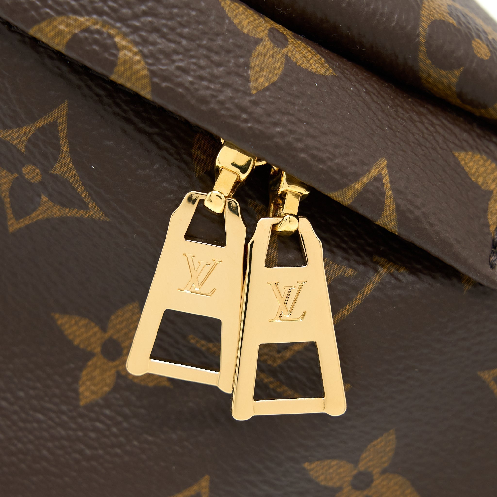 louis-vuitton-bumbag-monogram-canvas-ghw