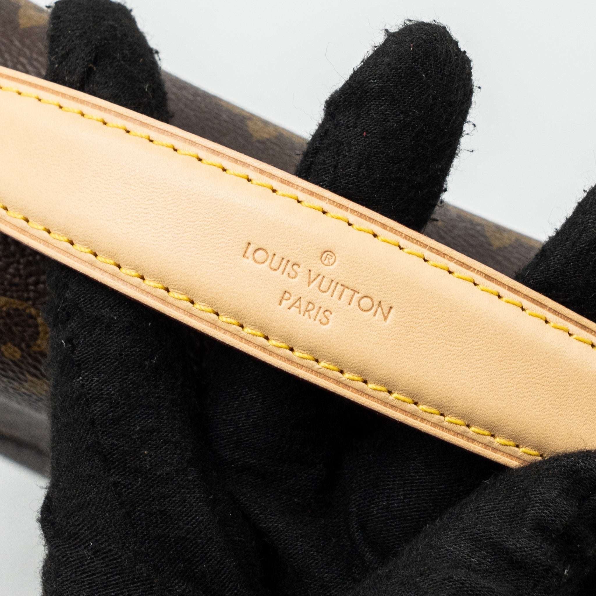 louis-vuitton-pochette-metis-monogram-canvas-with-ghw