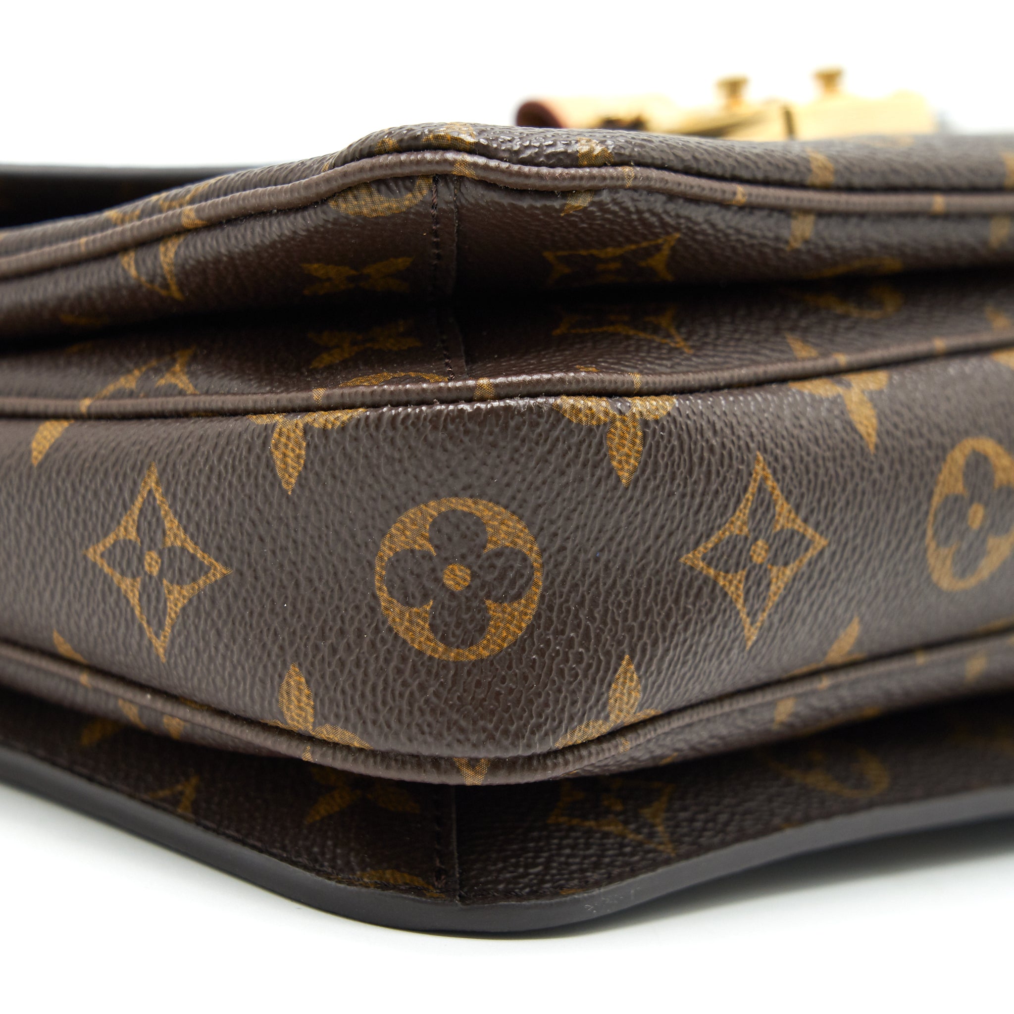 louis-vuitton-pochette-metis-monogram-canvas-1