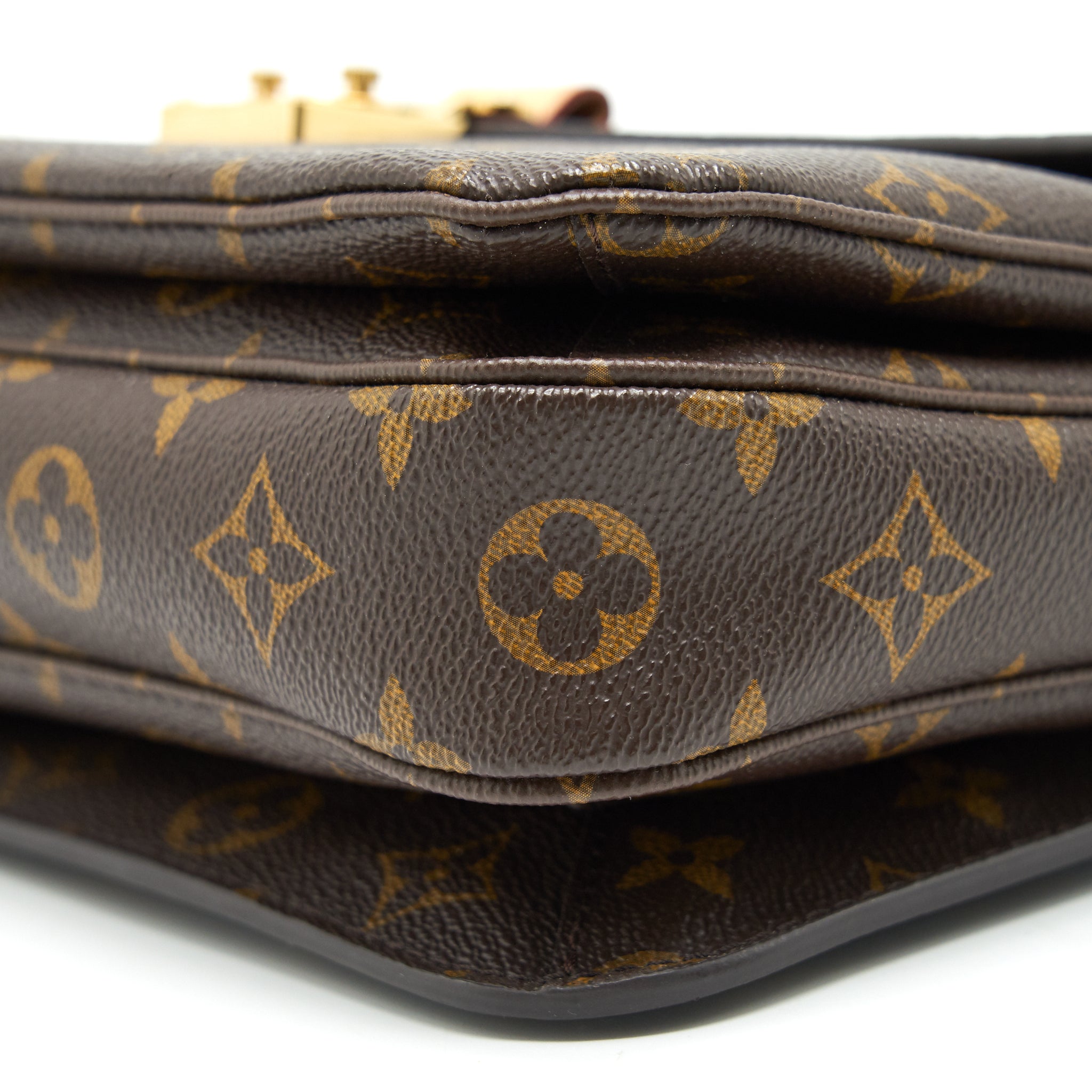 louis-vuitton-pochette-metis-monogram-canvas-1