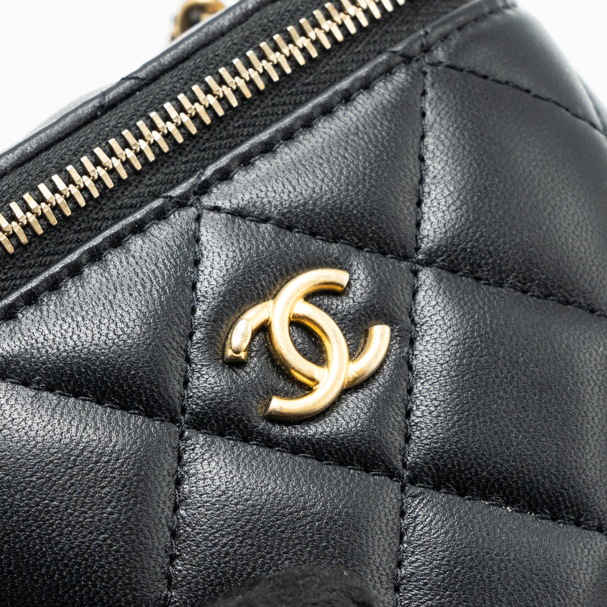 chanel-pearl-crush-mini-vanity-case-lambskin-black-ghw-microchip