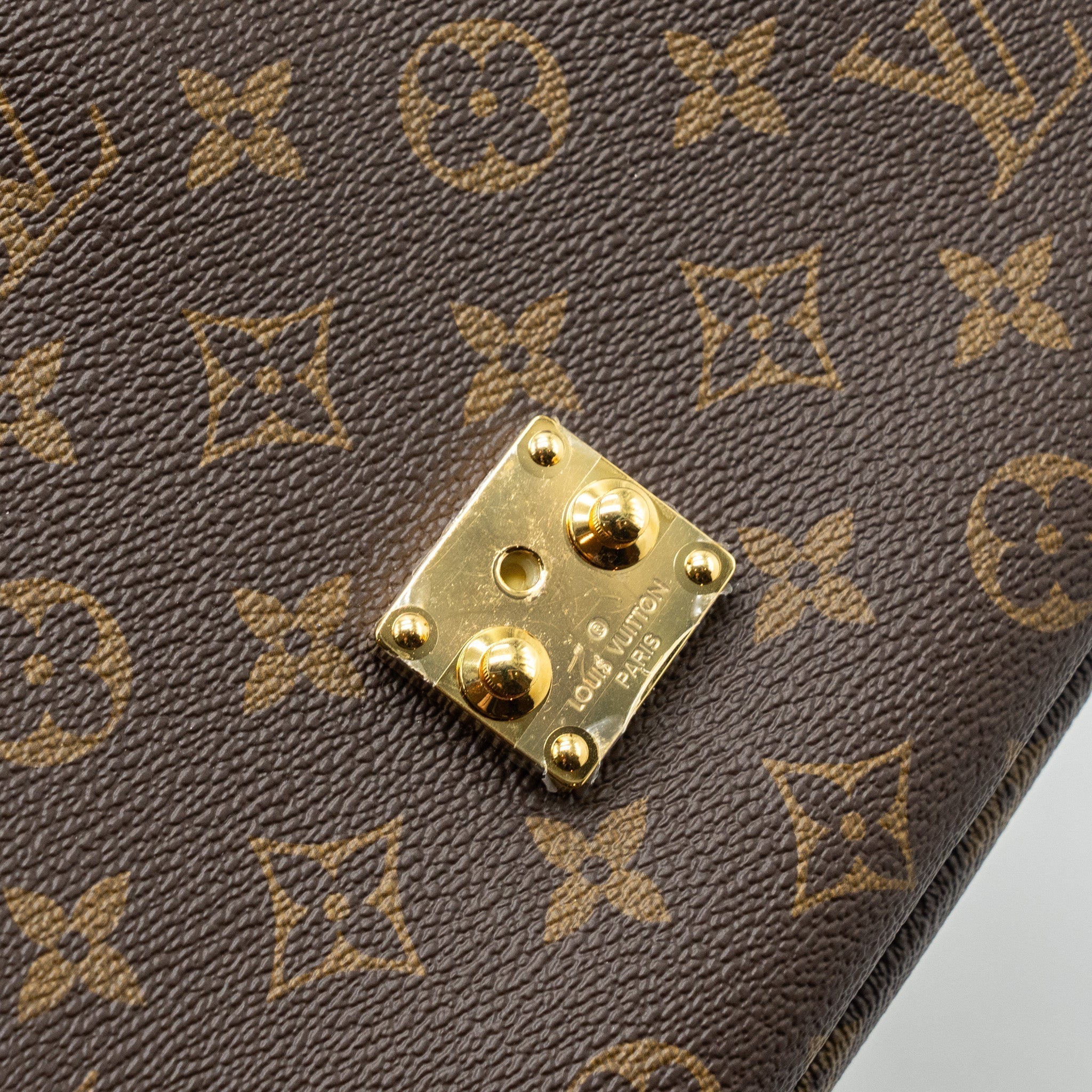 louis-vuitton-pochette-metis-monogram-canvas-with-ghw