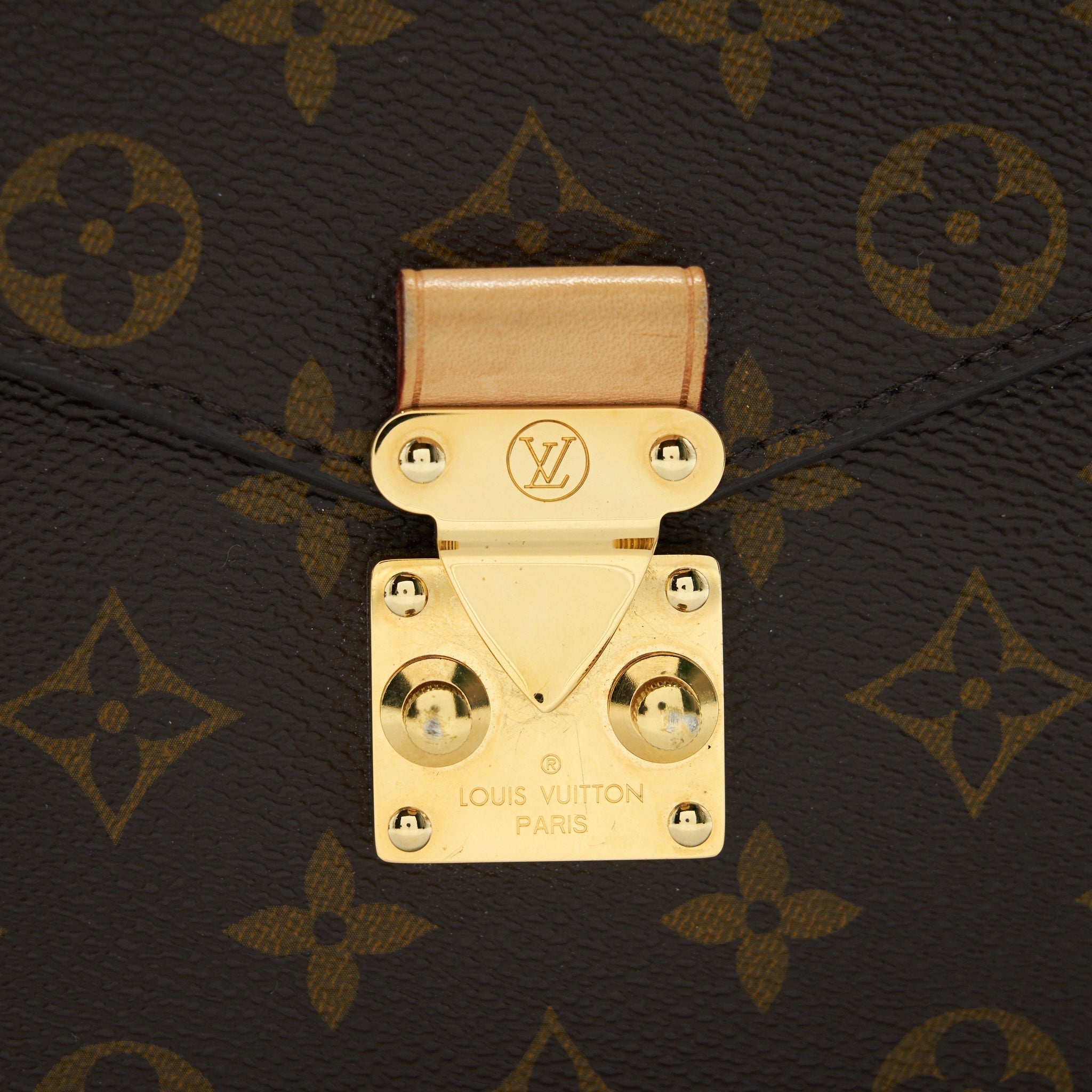 louis-vuitton-pochette-metis-monogram-canvas-1