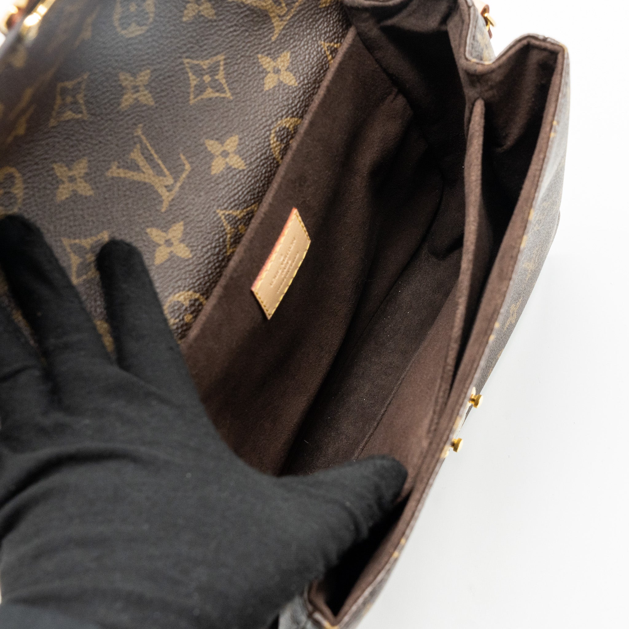 louis-vuitton-pochette-metis-monogram-canvas-with-ghw