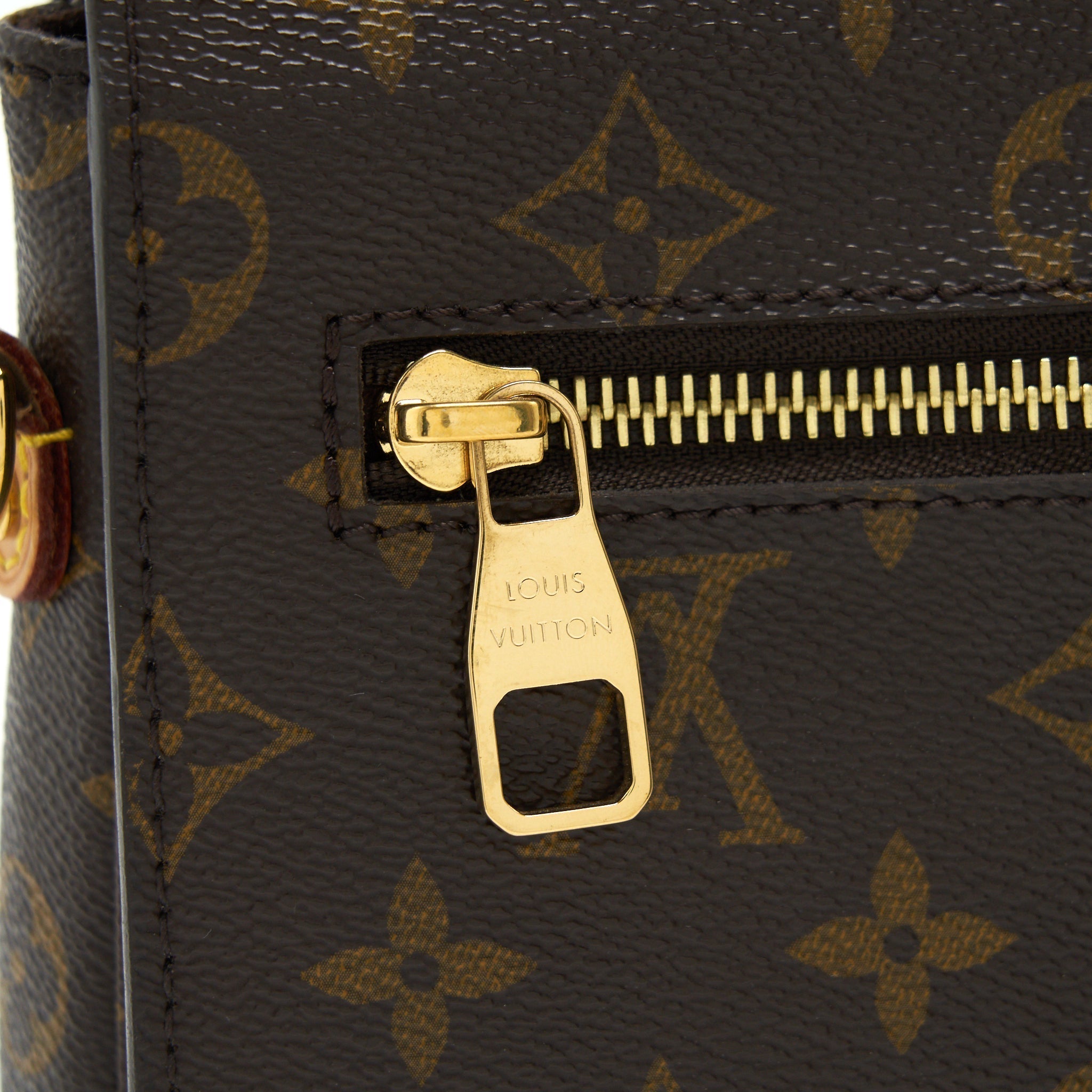 louis-vuitton-pochette-metis-monogram-canvas-1