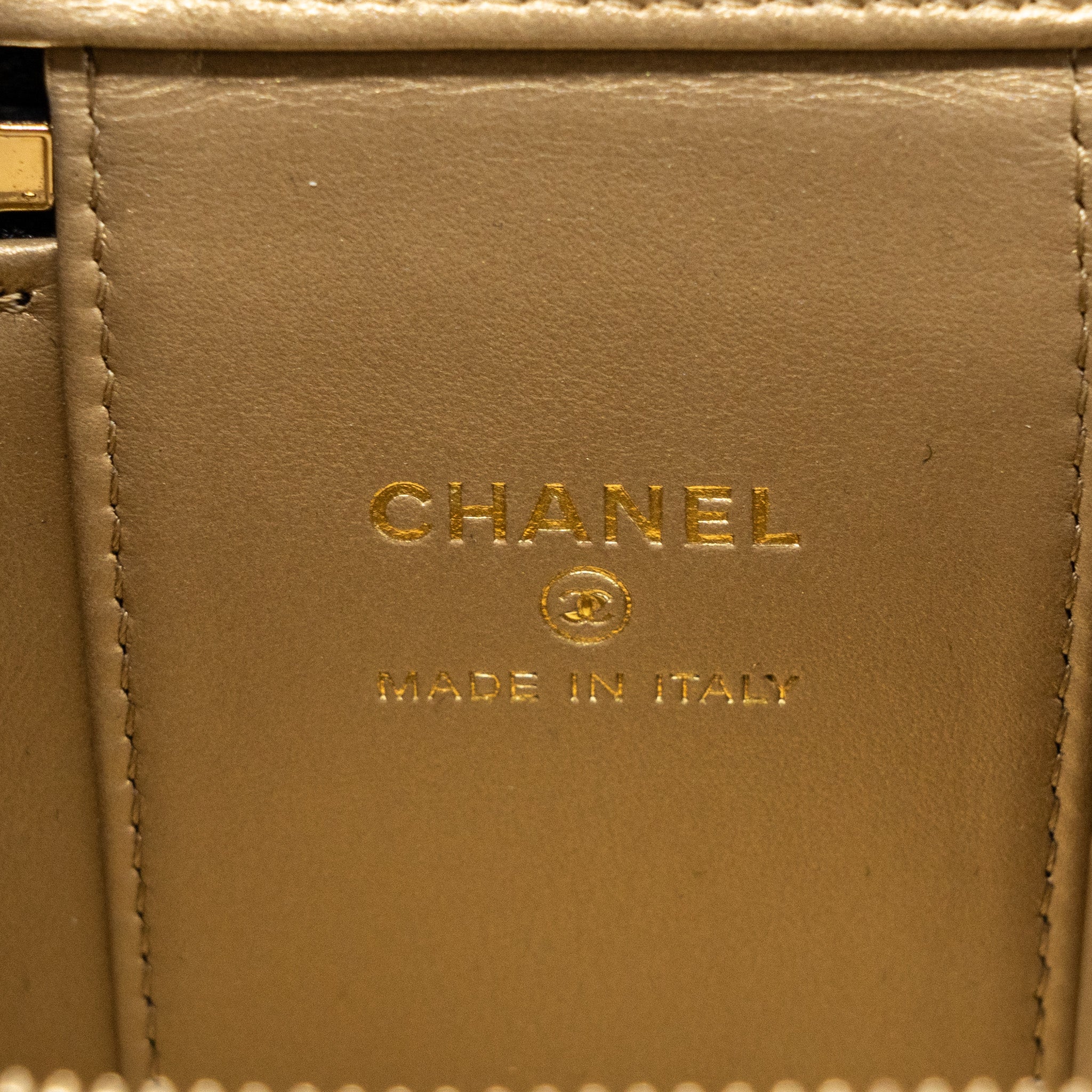 chanel-pearl-crush-mini-vanity-case-lambskin-black-ghw-microchip