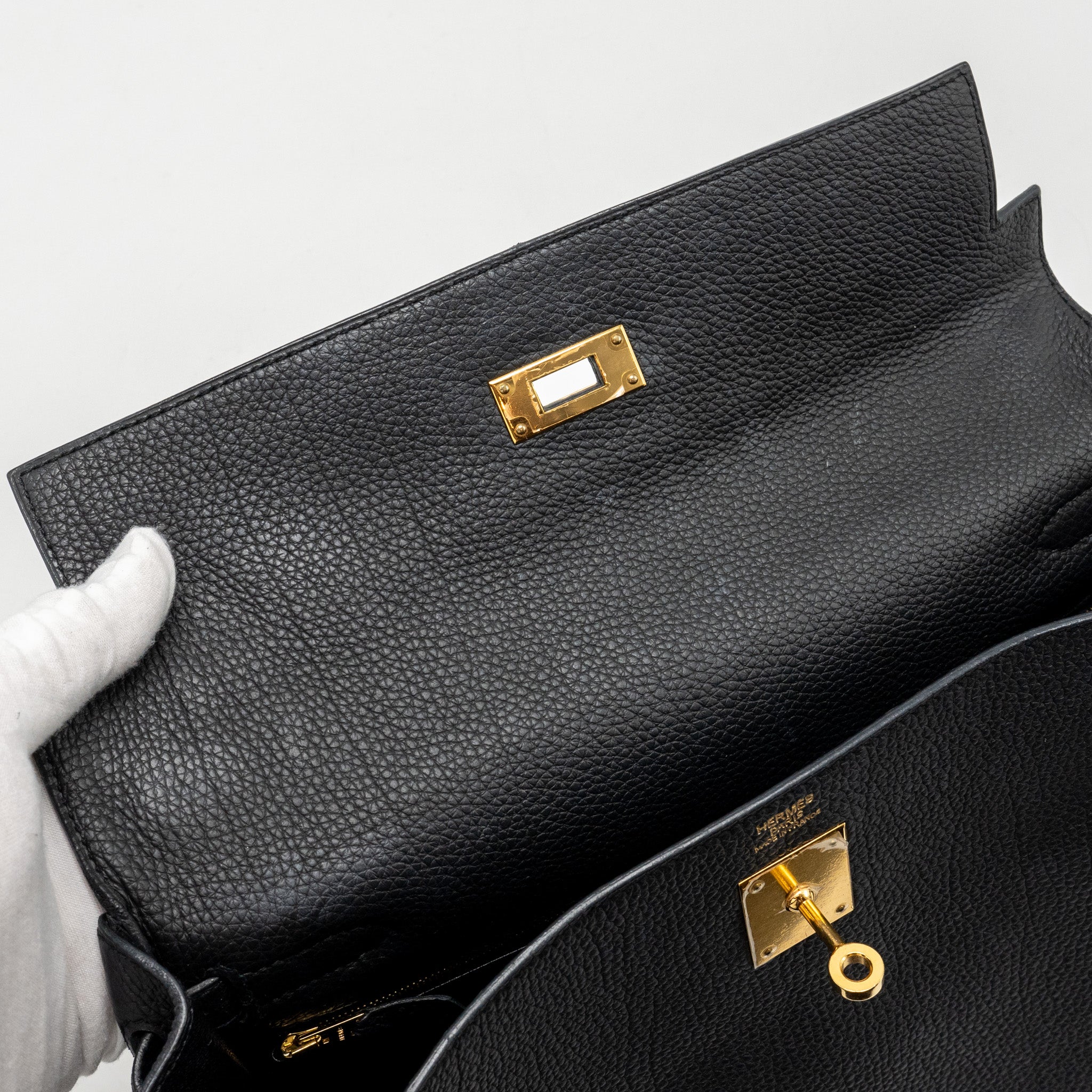 hermes-kelly-32-togo-black-ghw-stamp
