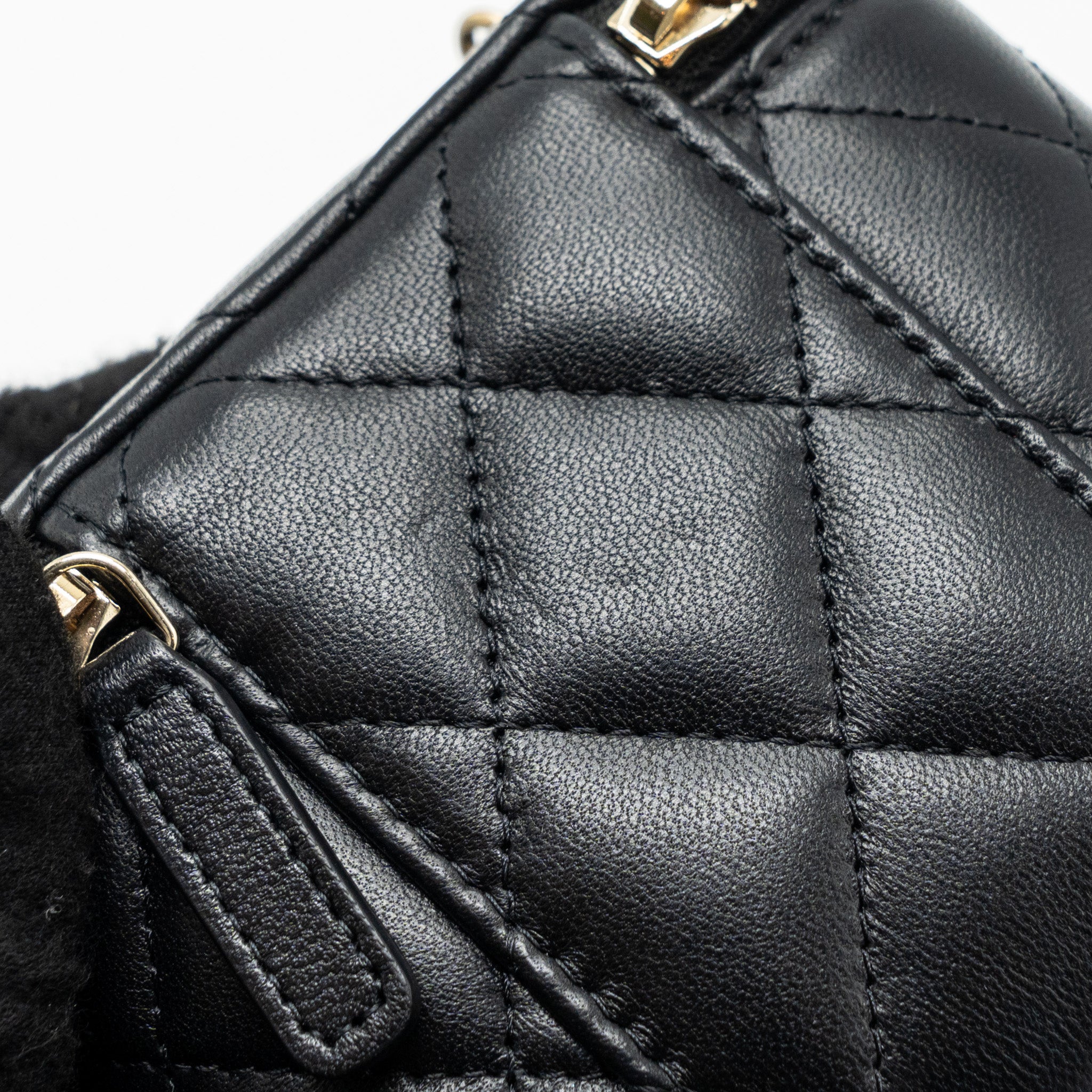 chanel-pearl-crush-mini-vanity-case-lambskin-black-ghw-microchip