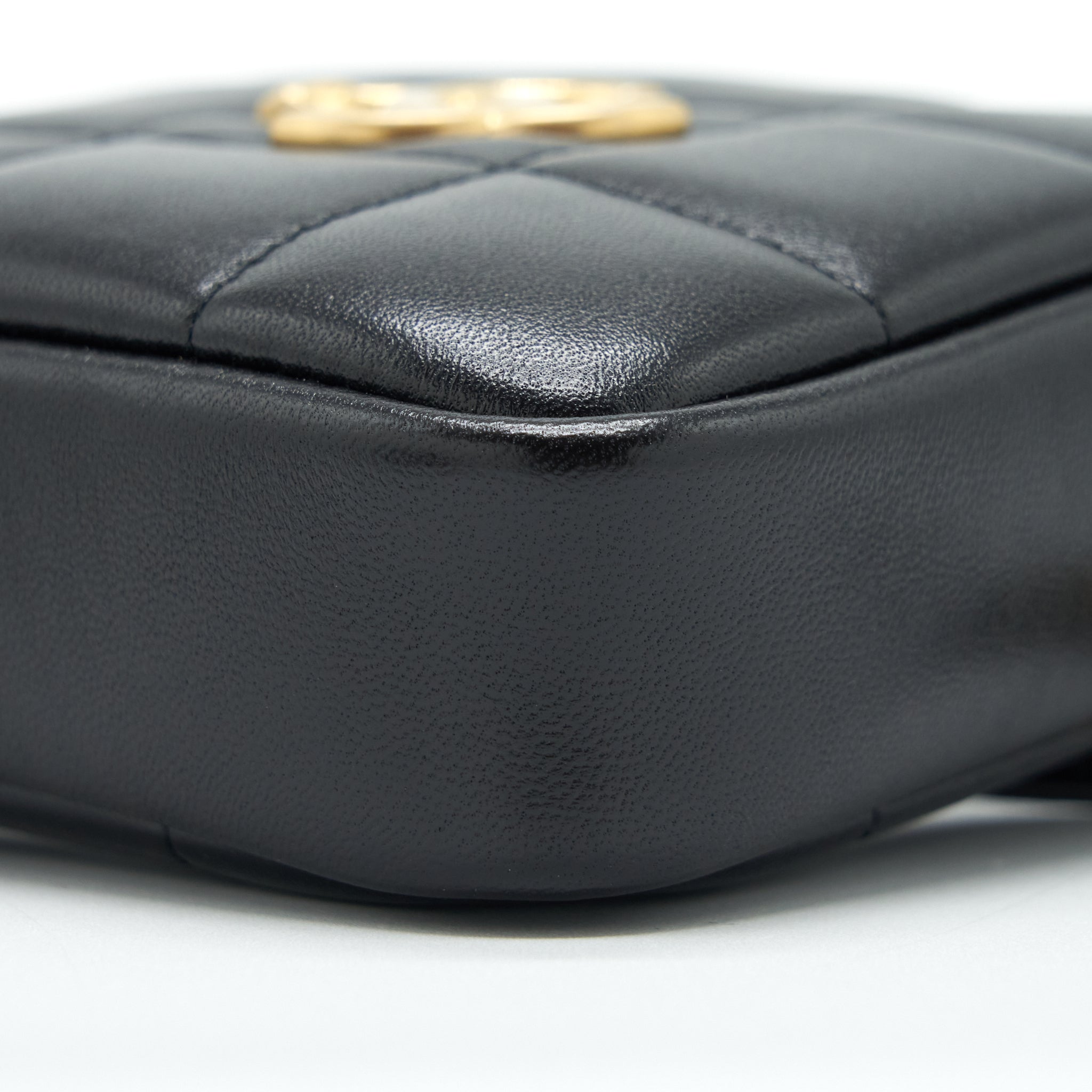 chanel-quilted-belt-bag-lambskin-black-with-ghw