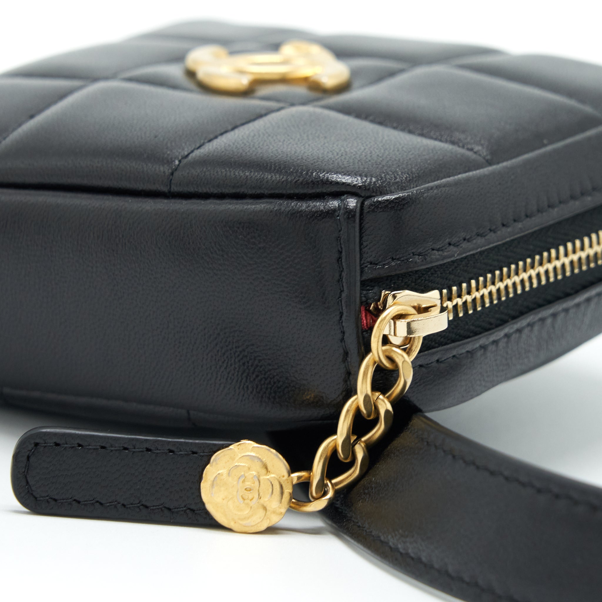 chanel-quilted-belt-bag-lambskin-black-with-ghw