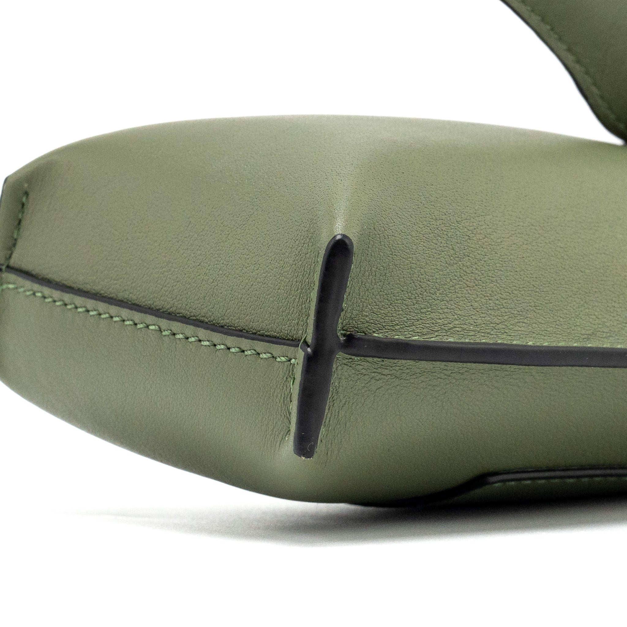 loewe-elephant-pocket-calfskin-avocado-green