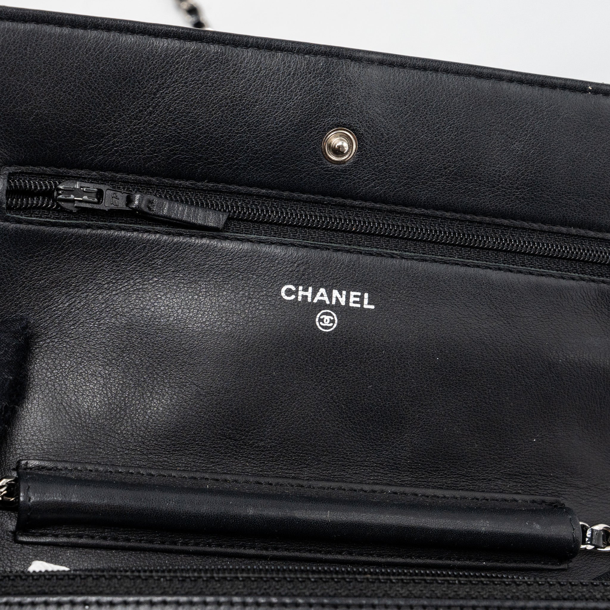 chanel-classic-wallet-on-chain-patent-black-shw-1