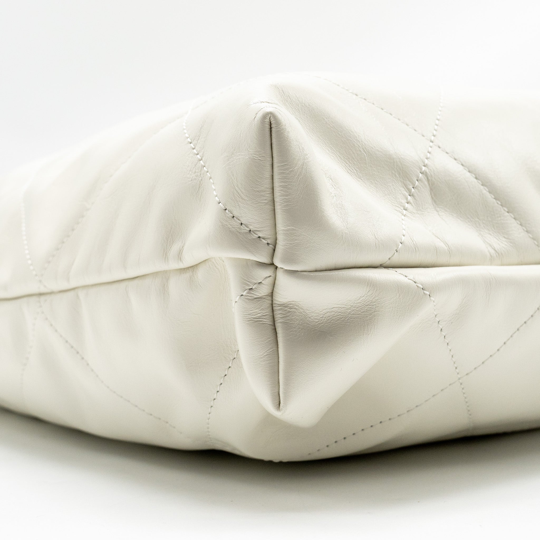 chanel-medium-22-bag-calfskin-white-ghw-microchip-1