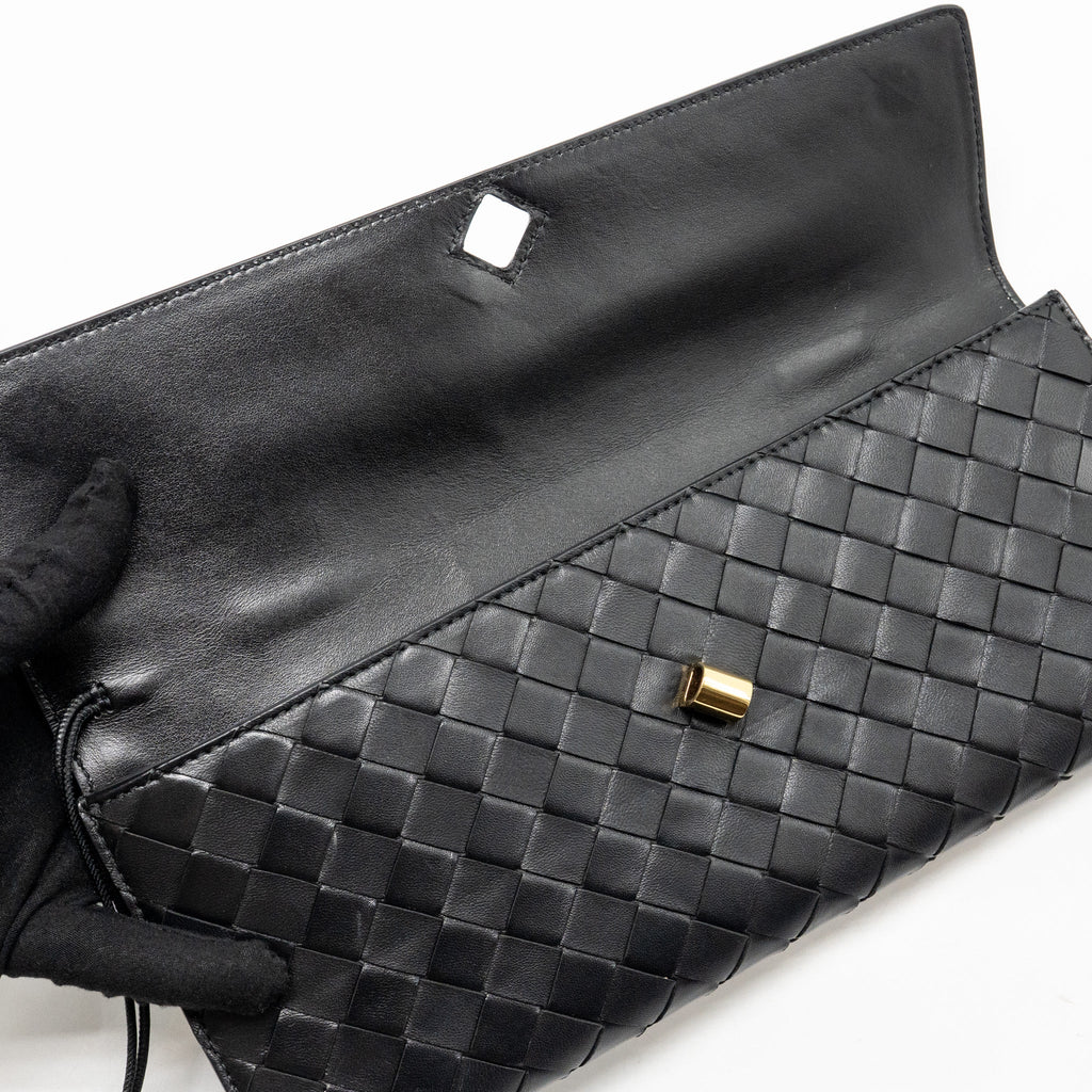 bottega-veneta-andiamo-clutch-intrecciato-calfskin-black-ghw