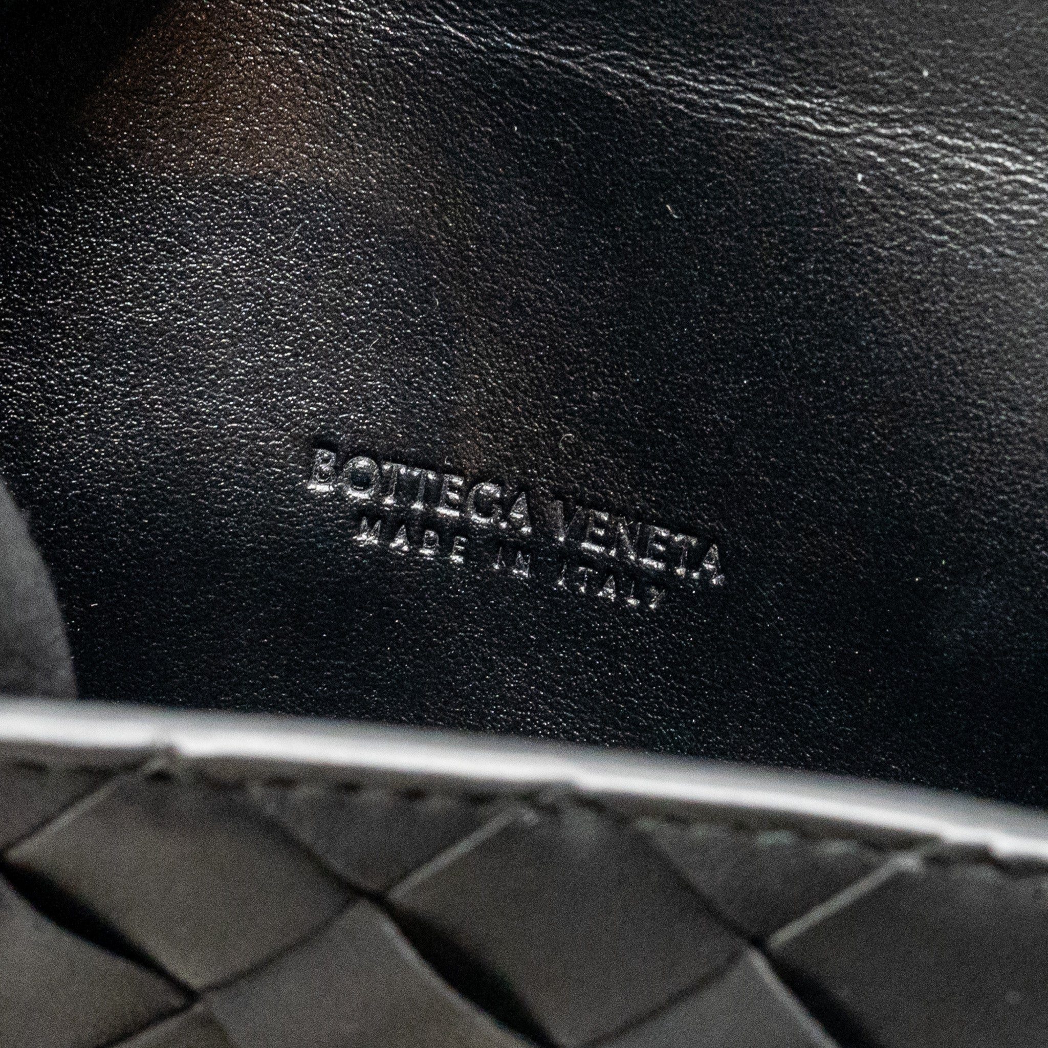 bottega-veneta-andiamo-clutch-intrecciato-calfskin-black-ghw