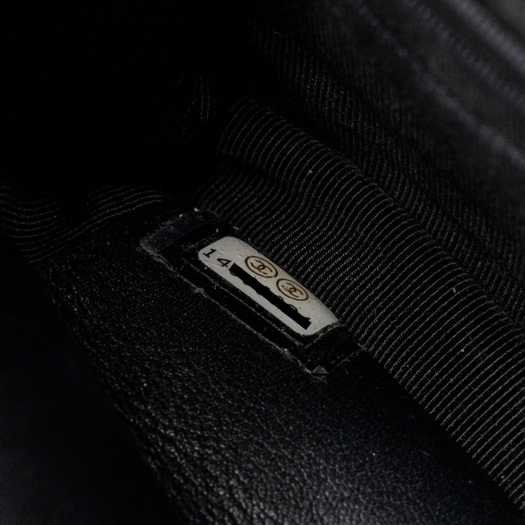 chanel-classic-wallet-on-chain-patent-black-shw-1