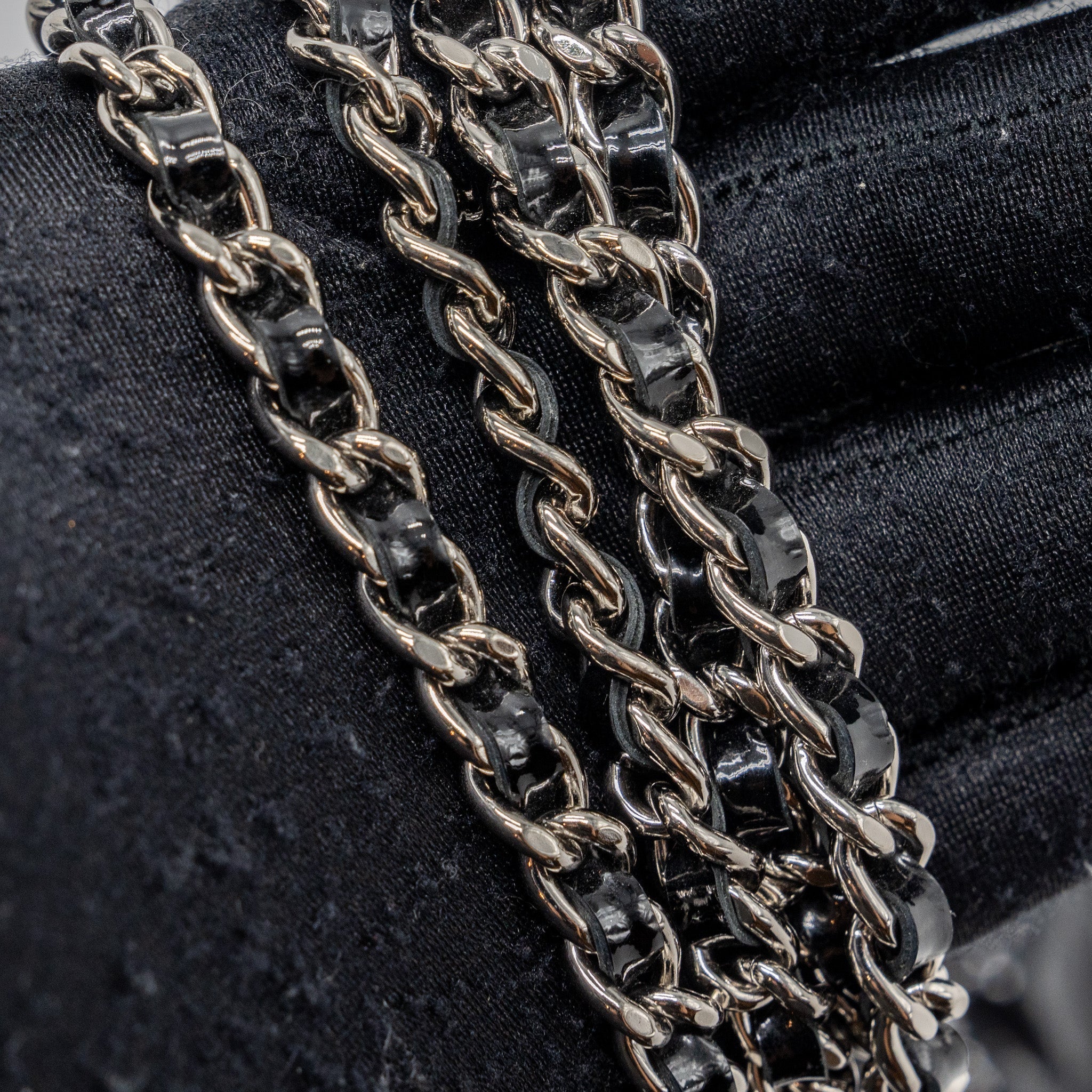 chanel-classic-wallet-on-chain-patent-black-shw-1