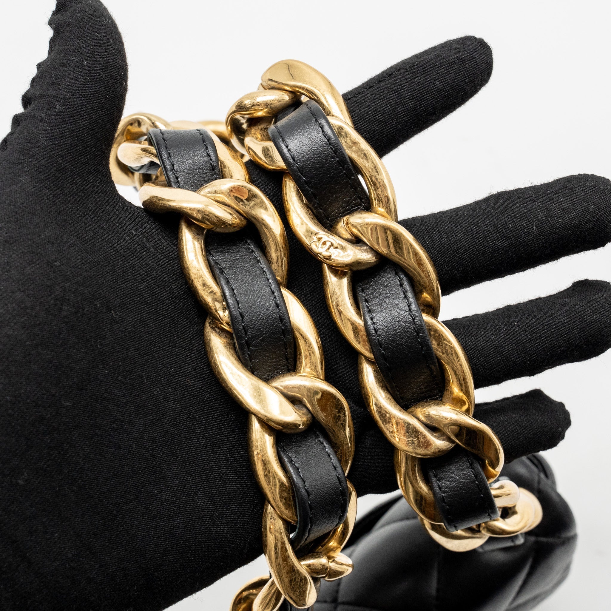 chanel-22s-giant-chain-mini-flap-bag-lambskin-black-brushed-ghwmicrochip