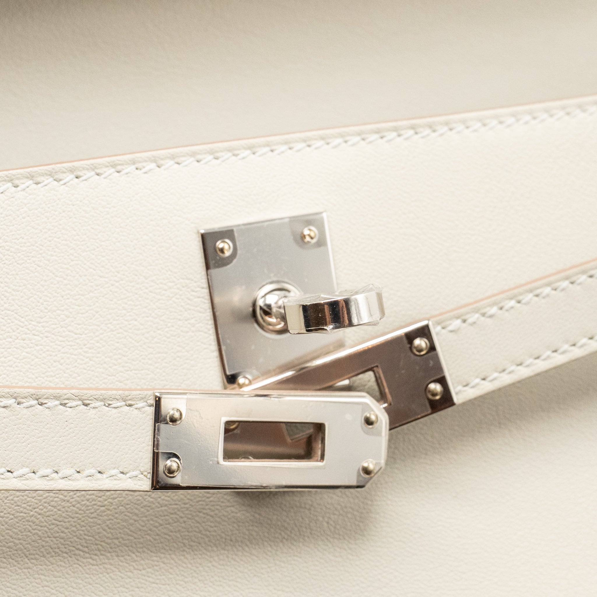 hermes-kelly-pochette-swift-gris-perle-shw-stamp-k