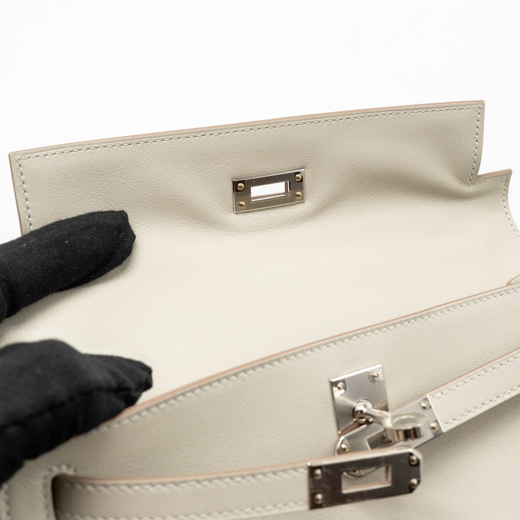 hermes-kelly-pochette-swift-gris-perle-shw-stamp-k