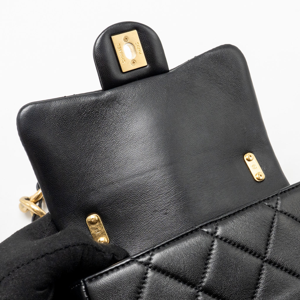 chanel-22s-giant-chain-mini-flap-bag-lambskin-black-brushed-ghwmicrochip