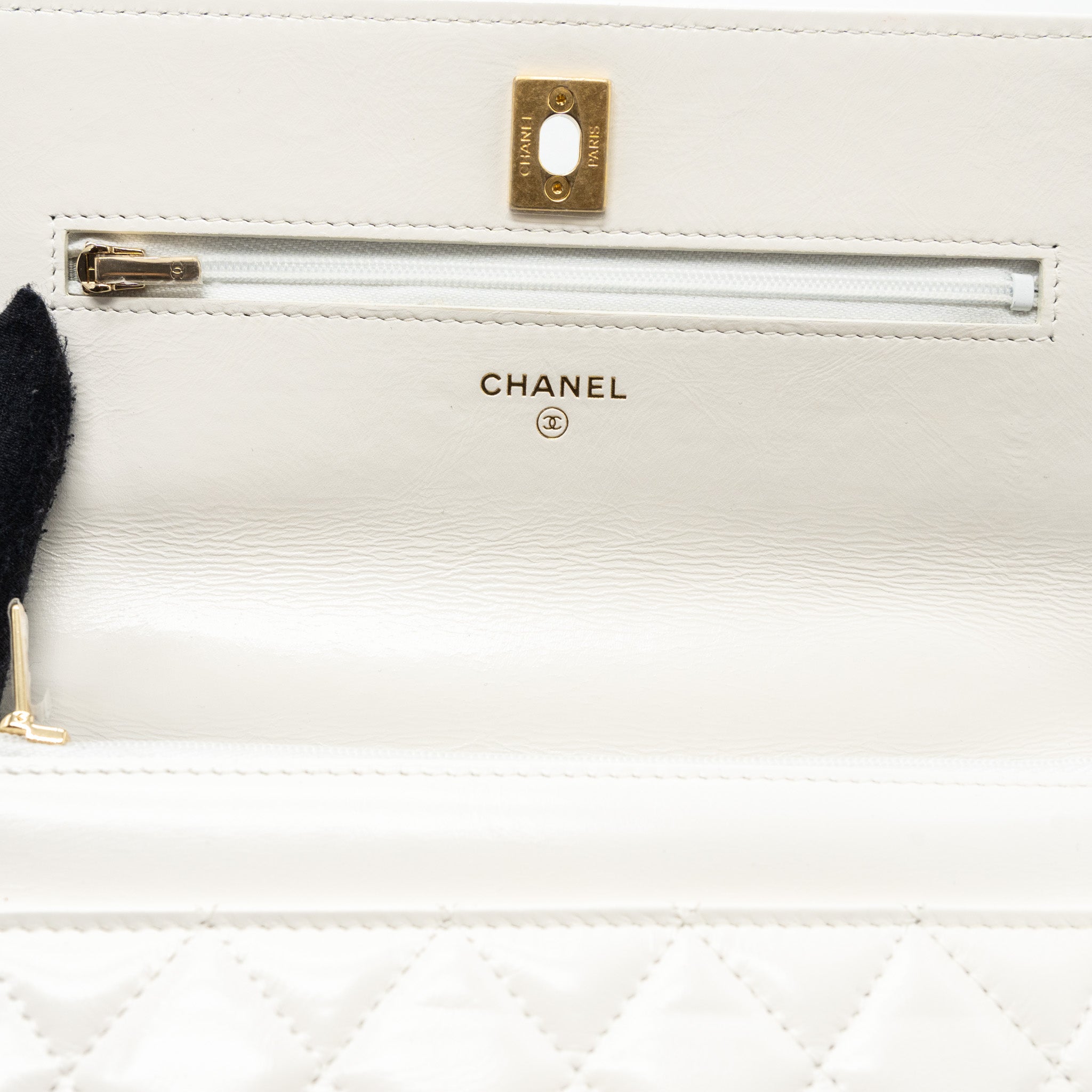 chanel-23p-letter-top-handle-wallet-on-chain-calfskin-white-ghwmicrochip