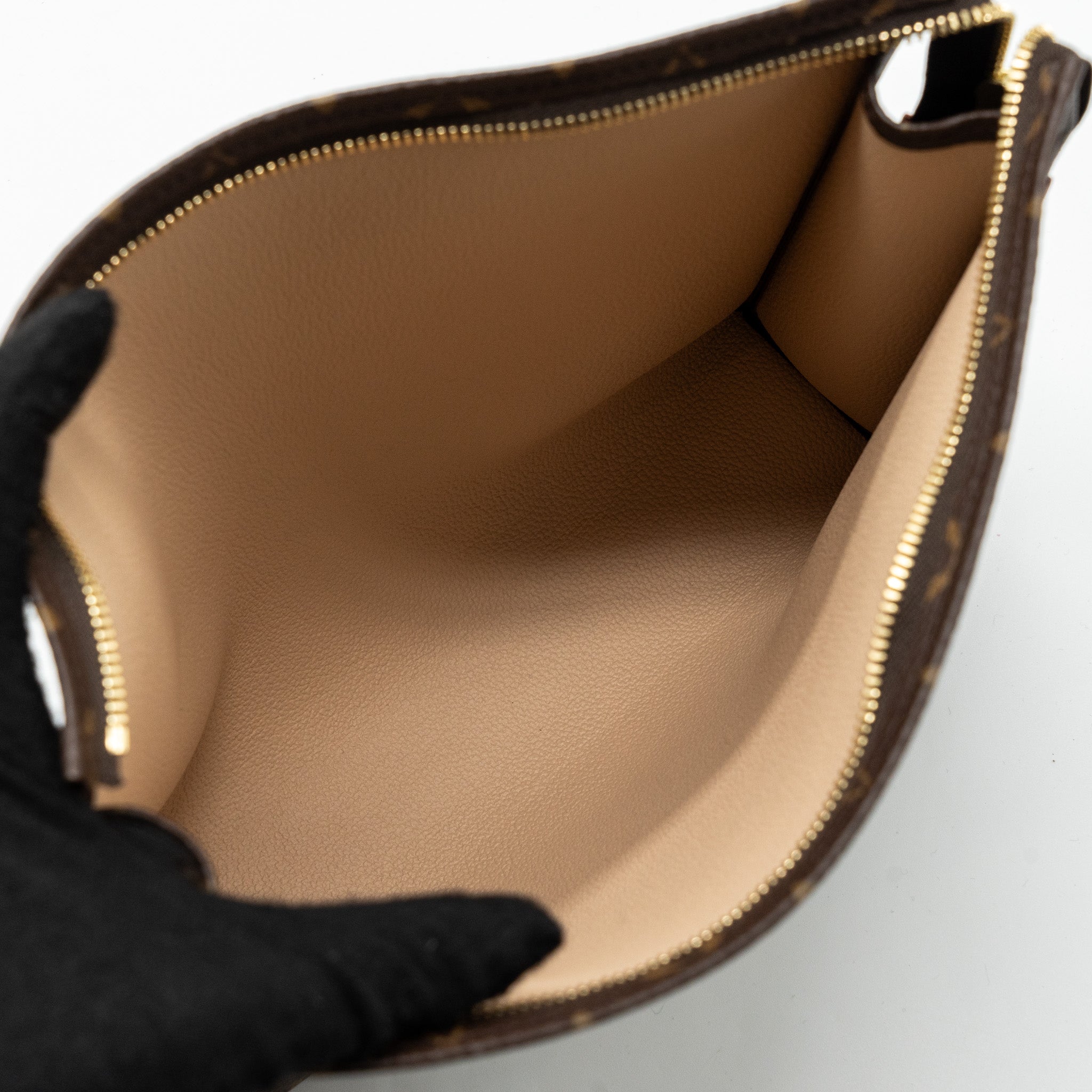 louis-vuitton-toiletry-pochette-monogram-canvas-ghw