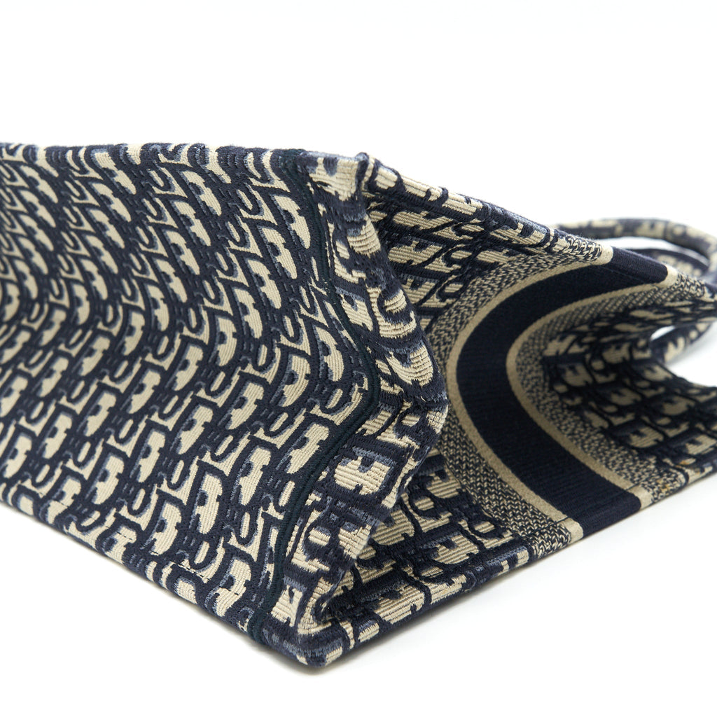 dior-small-booktote-bag-blue-oblique-embroidery