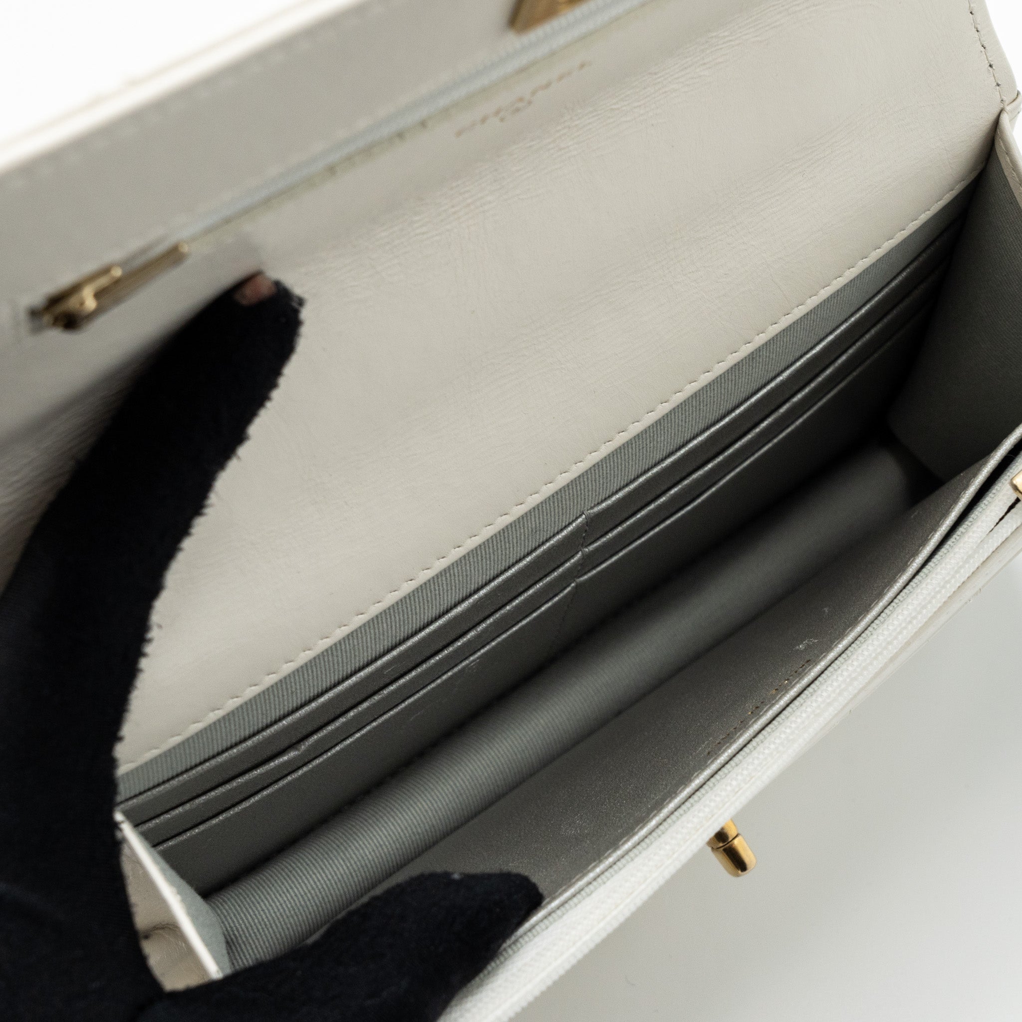 chanel-23p-letter-top-handle-wallet-on-chain-calfskin-white-ghwmicrochip