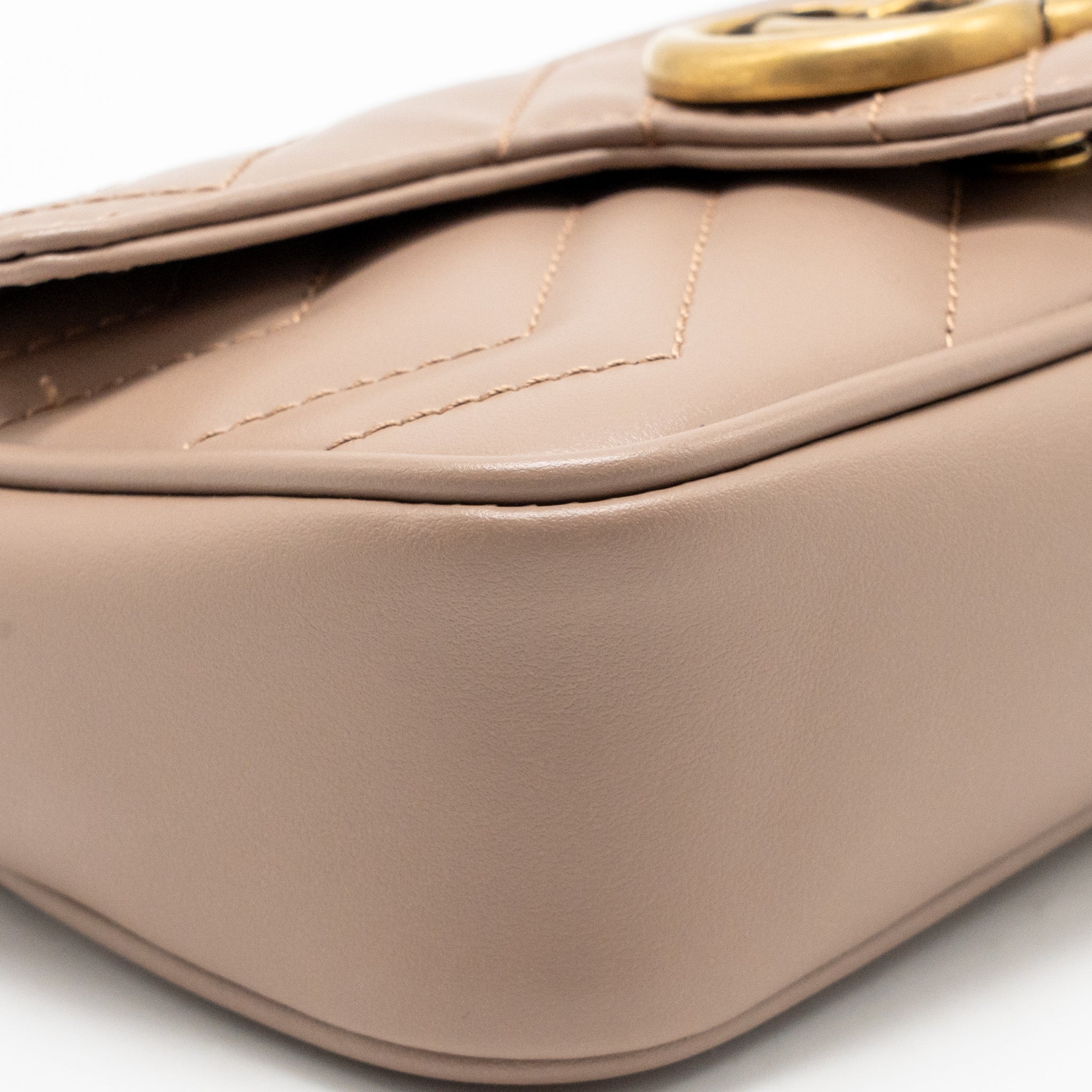 gucci-gg-marmont-mini-bag-chevron-leather-taupe-ghw