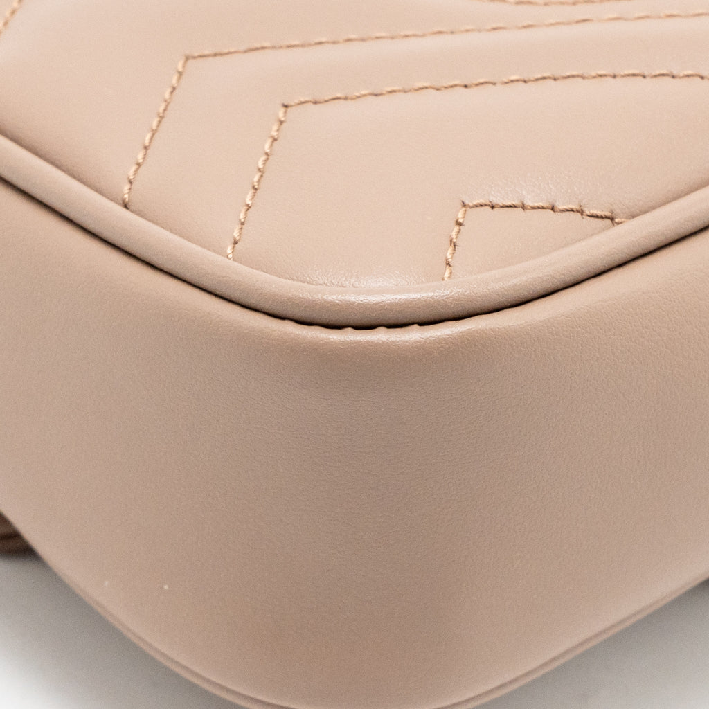 gucci-gg-marmont-mini-bag-chevron-leather-taupe-ghw