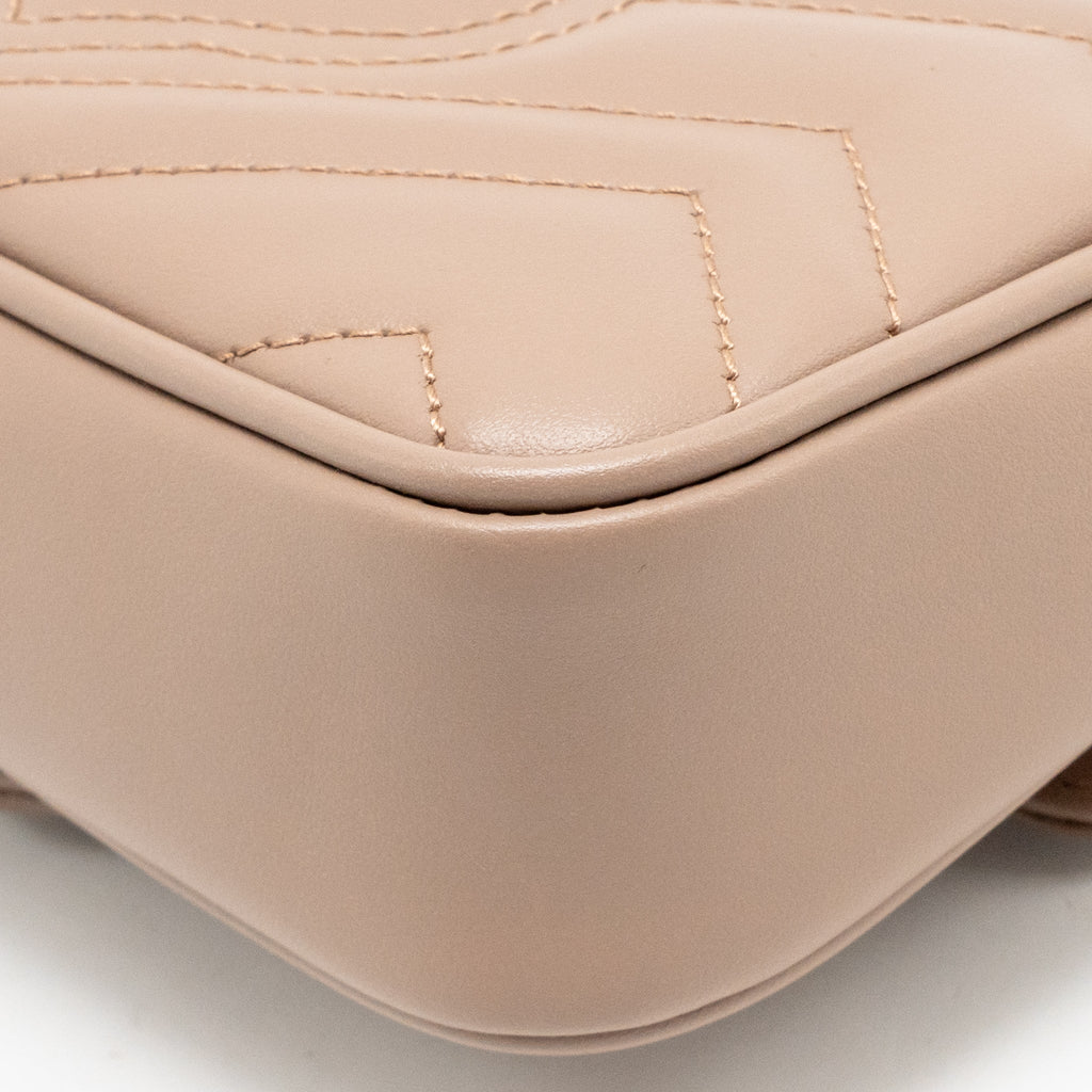 gucci-gg-marmont-mini-bag-chevron-leather-taupe-ghw