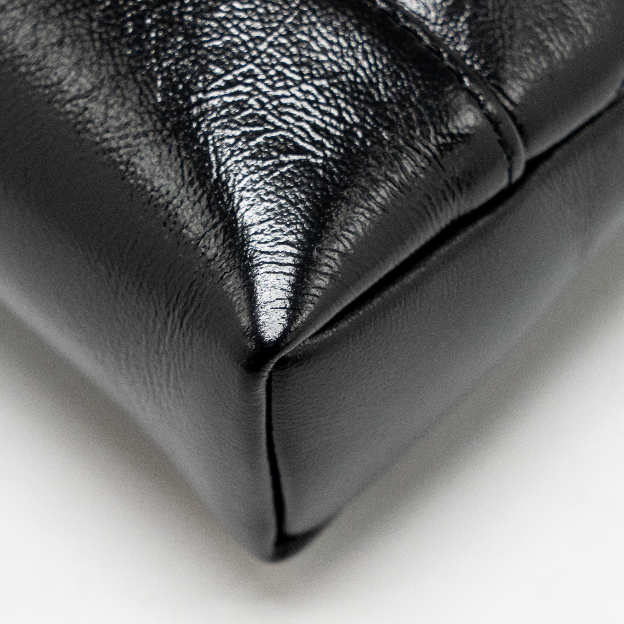 chanel-mini-31-clutch-with-chain-shiny-calfskin-black-lghw-microchip-1