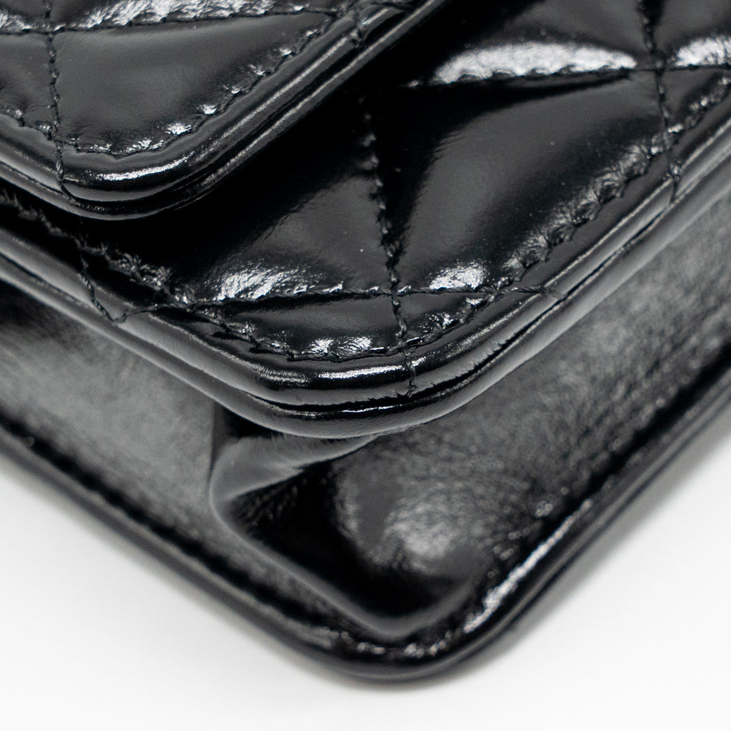 chanel-24a-detailed-chain-wallet-on-chain-shiny-calfskin-black-ghw-microchip