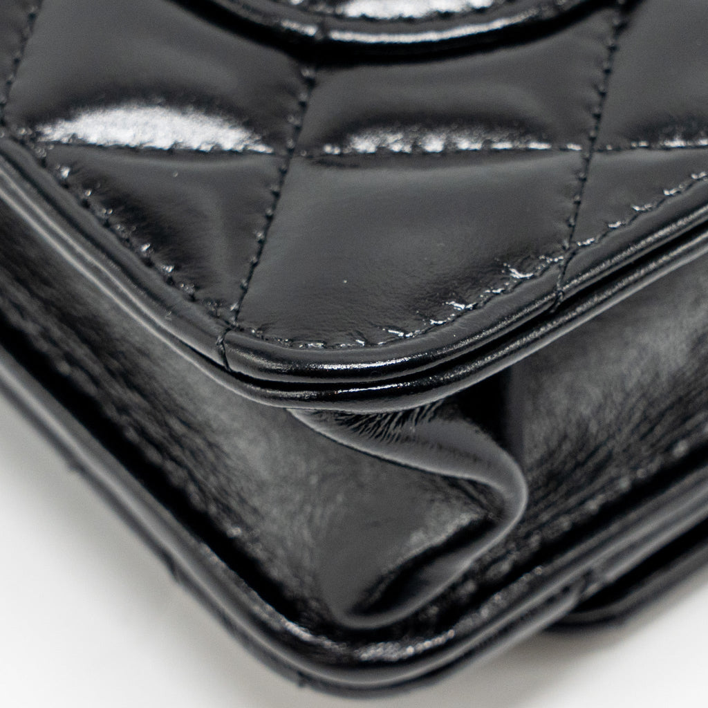 chanel-24a-detailed-chain-wallet-on-chain-shiny-calfskin-black-ghw-microchip