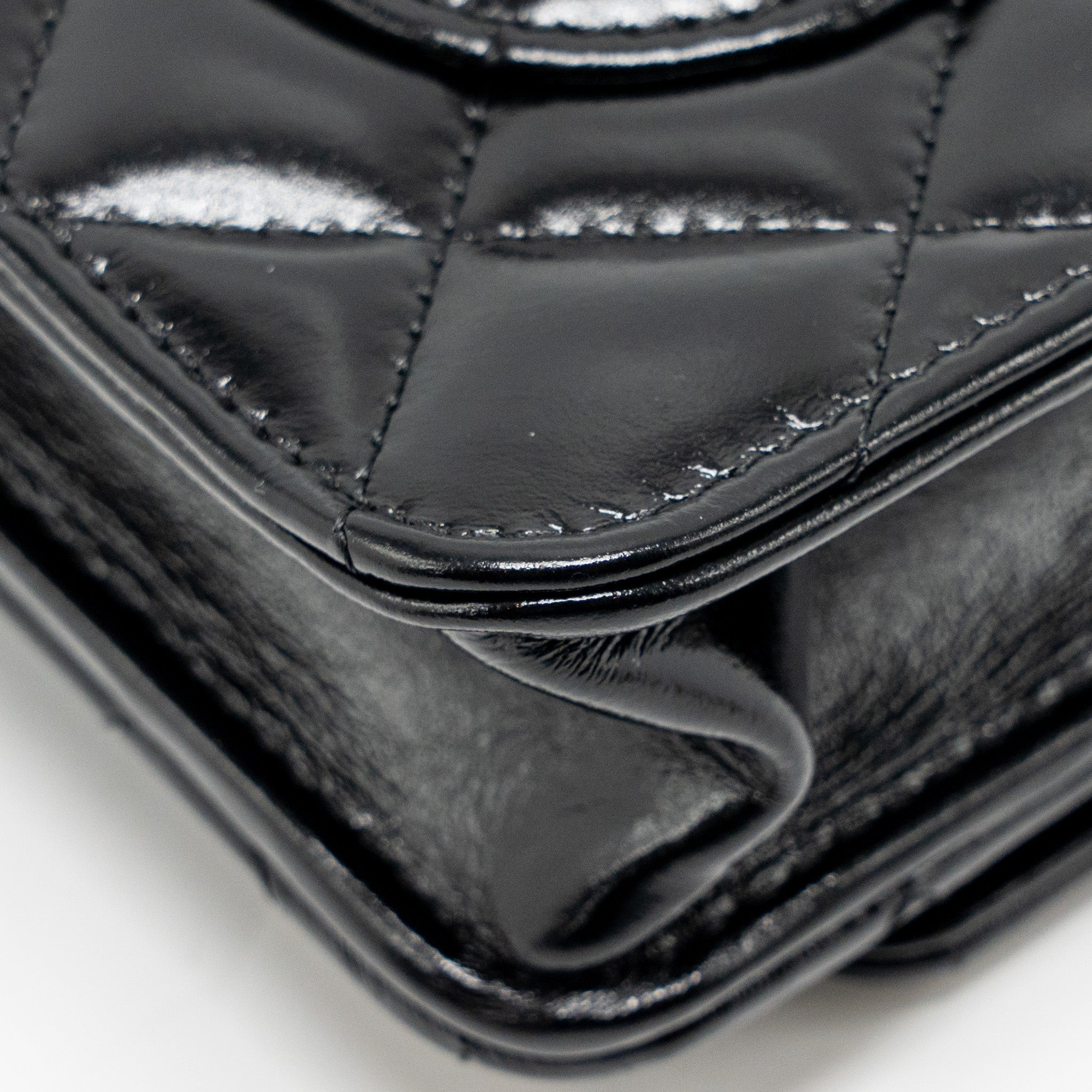 chanel-24a-detailed-chain-wallet-on-chain-shiny-calfskin-black-ghw-microchip