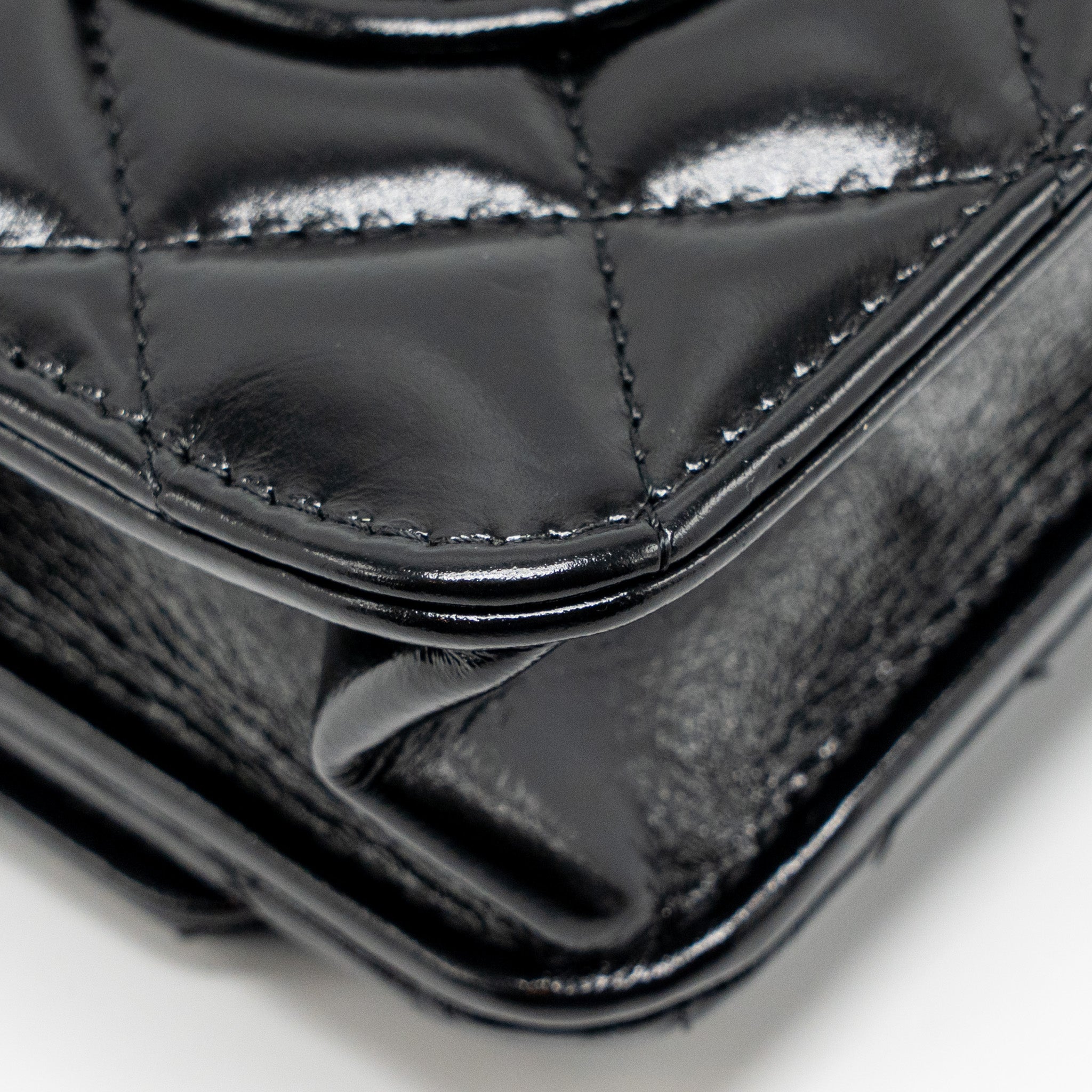 chanel-24a-detailed-chain-wallet-on-chain-shiny-calfskin-black-ghw-microchip