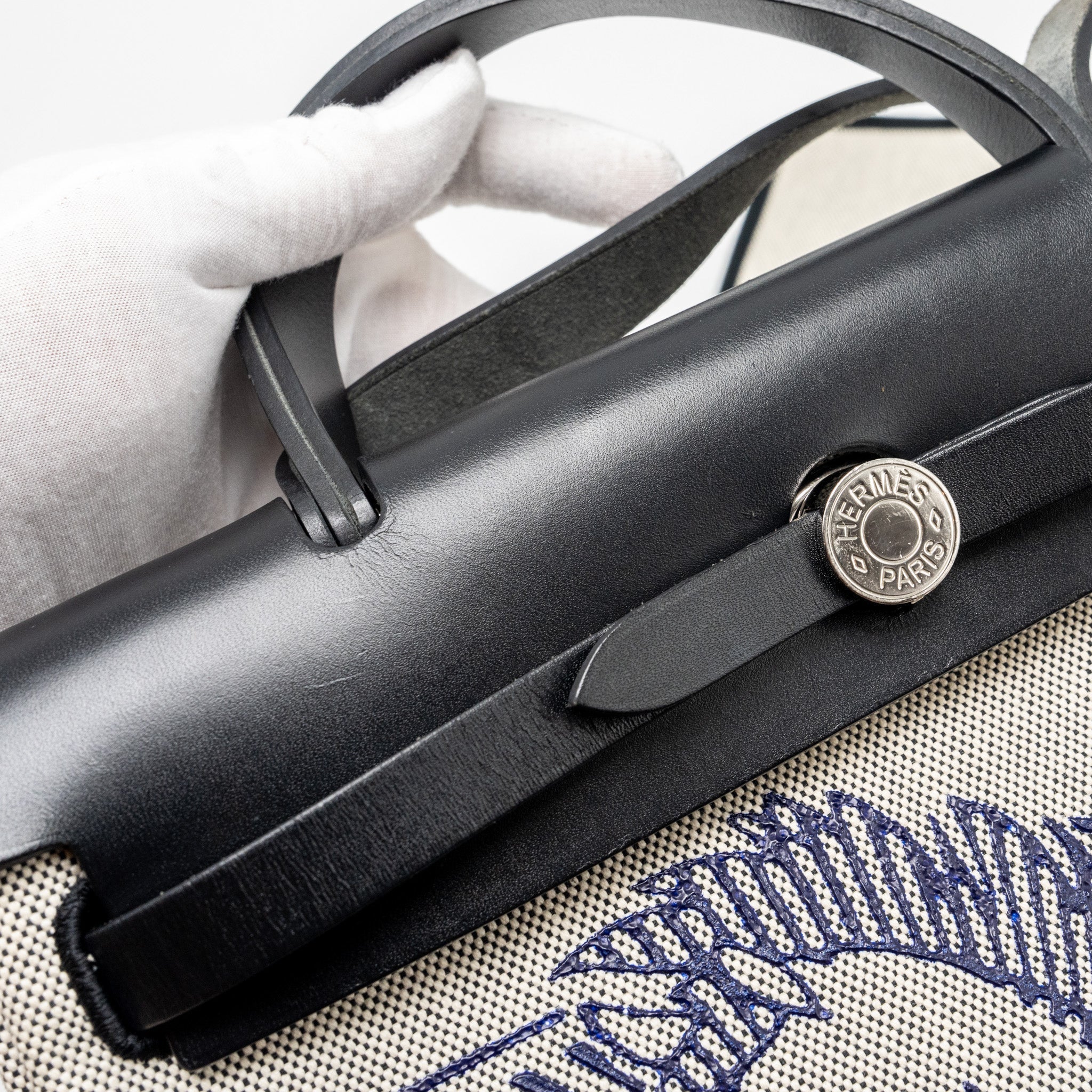 hermes-herbag-31-zip-bag-canvas-hunter-leather-bleu-indigo-ecru-noir-noir-shw-stamp-d