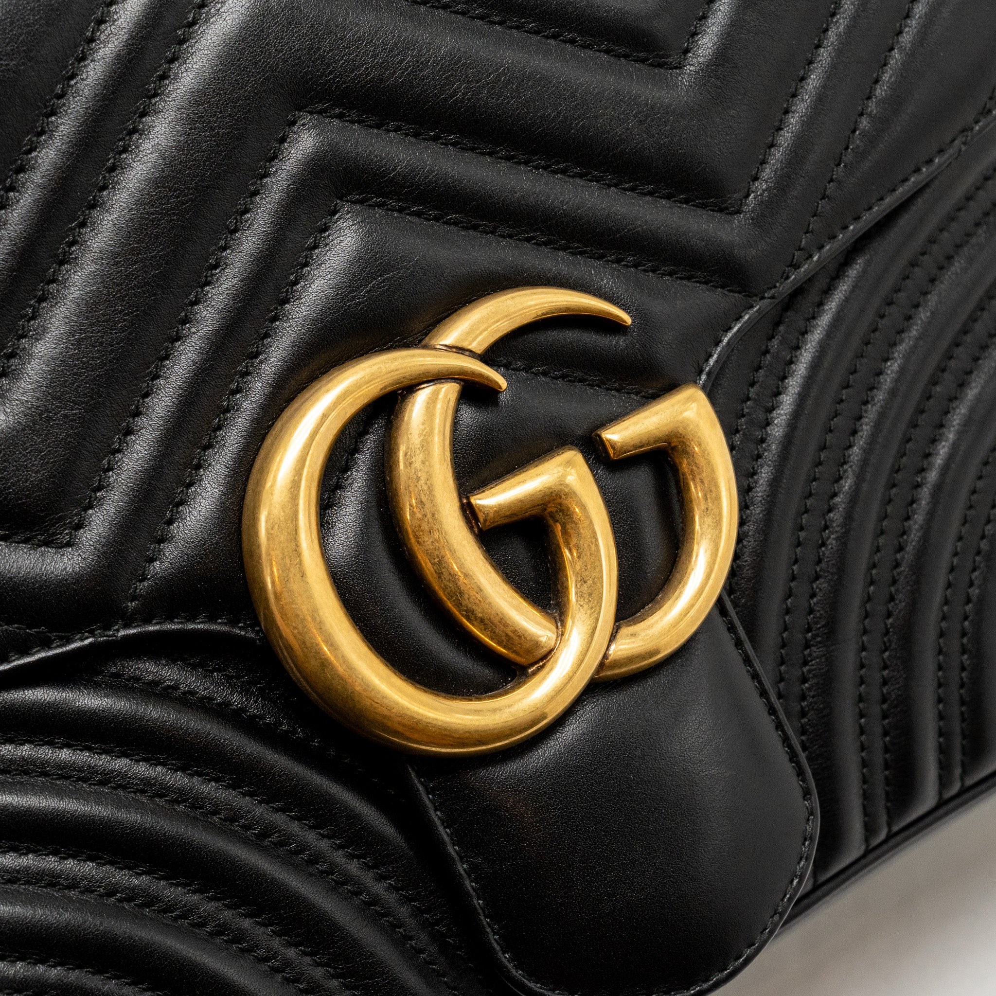 gucci-medium-gg-marmont-shoulder-bag-calfskin-black-ghw