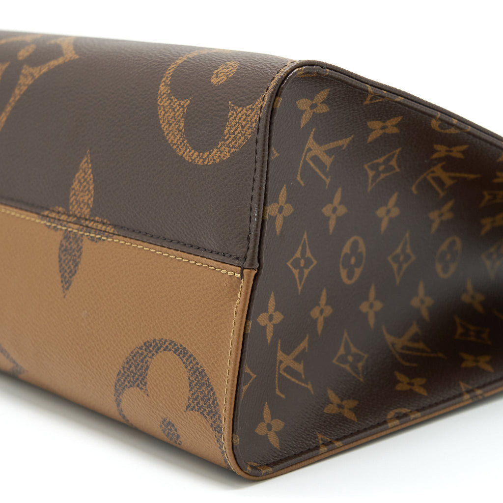 louis-vuitton-on-the-go-mm-monogram-canvas