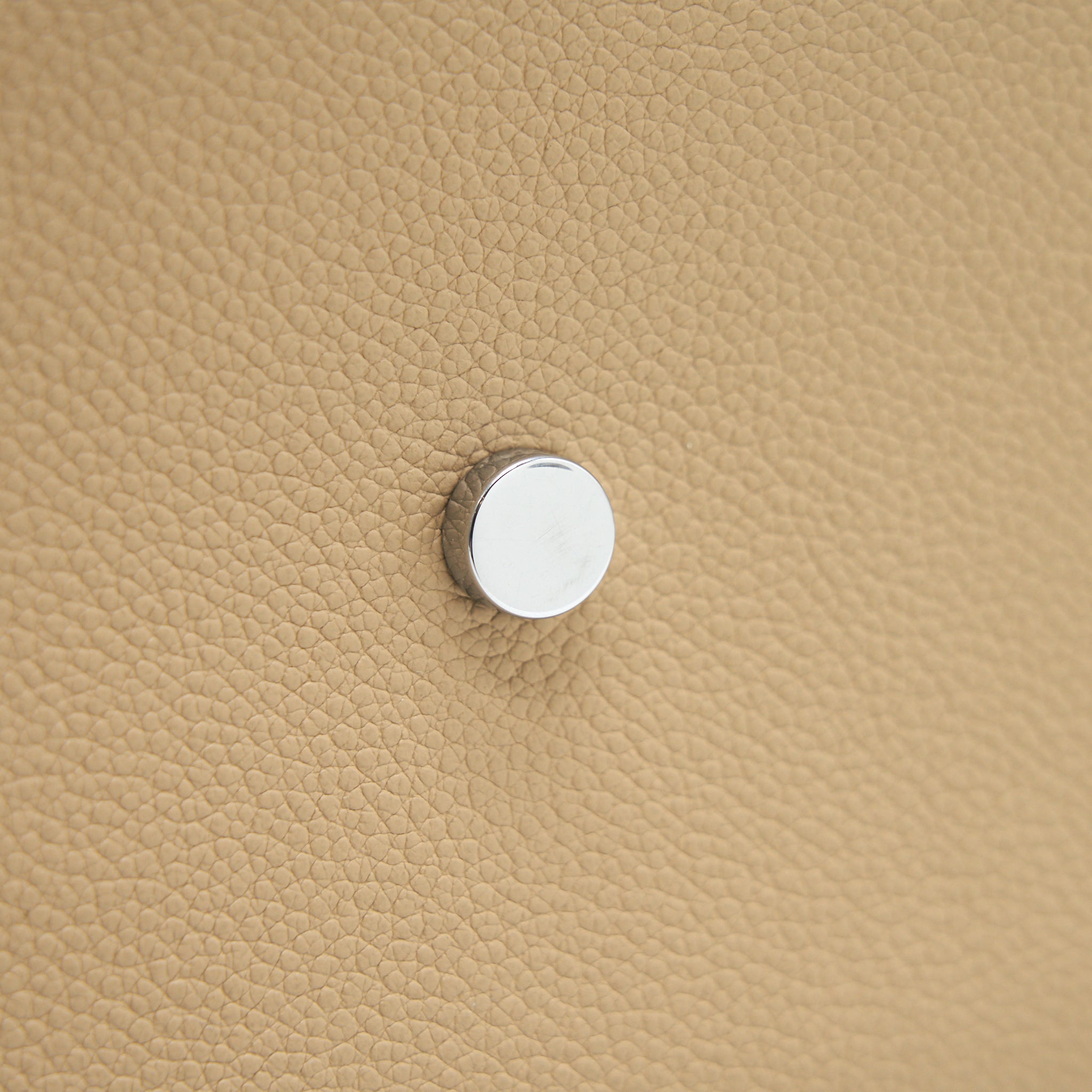 saint-laurent-sac-de-jour-tote-bag-beige-shw