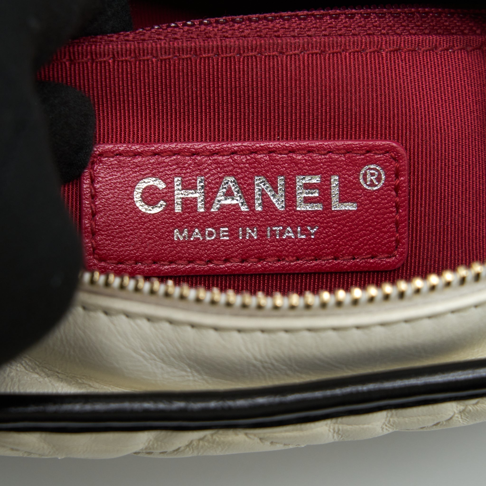 chanel-small-gabrielle-hobo-bag-calfskin-white-black-with-multicolour-hardware