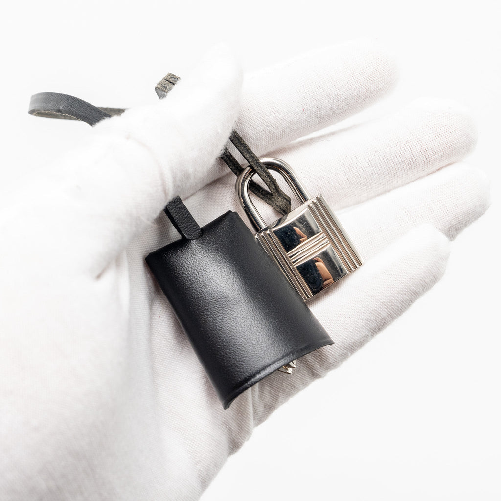 hermes-herbag-31-zip-bag-canvas-hunter-leather-bleu-indigo-ecru-noir-noir-shw-stamp-d