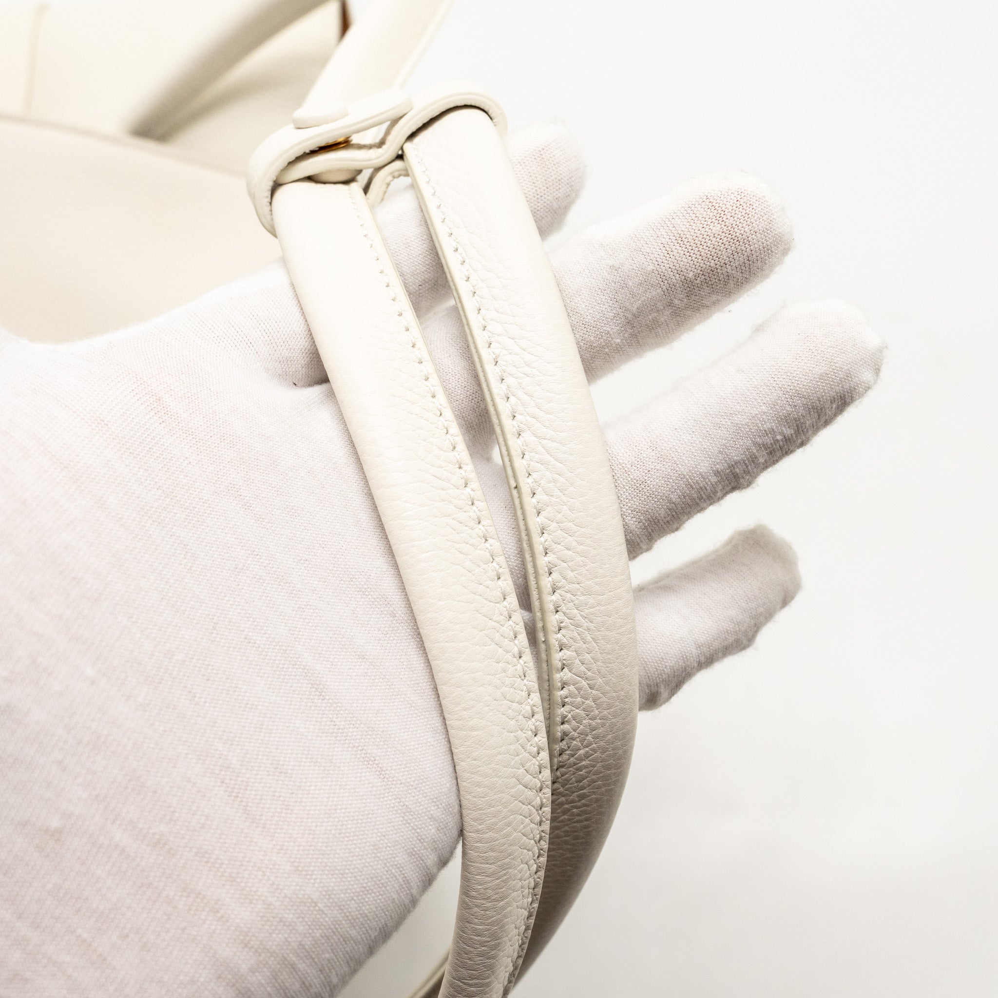 bottega-veneta-large-arco-tote-bag-grained-calfskin-white-ghw