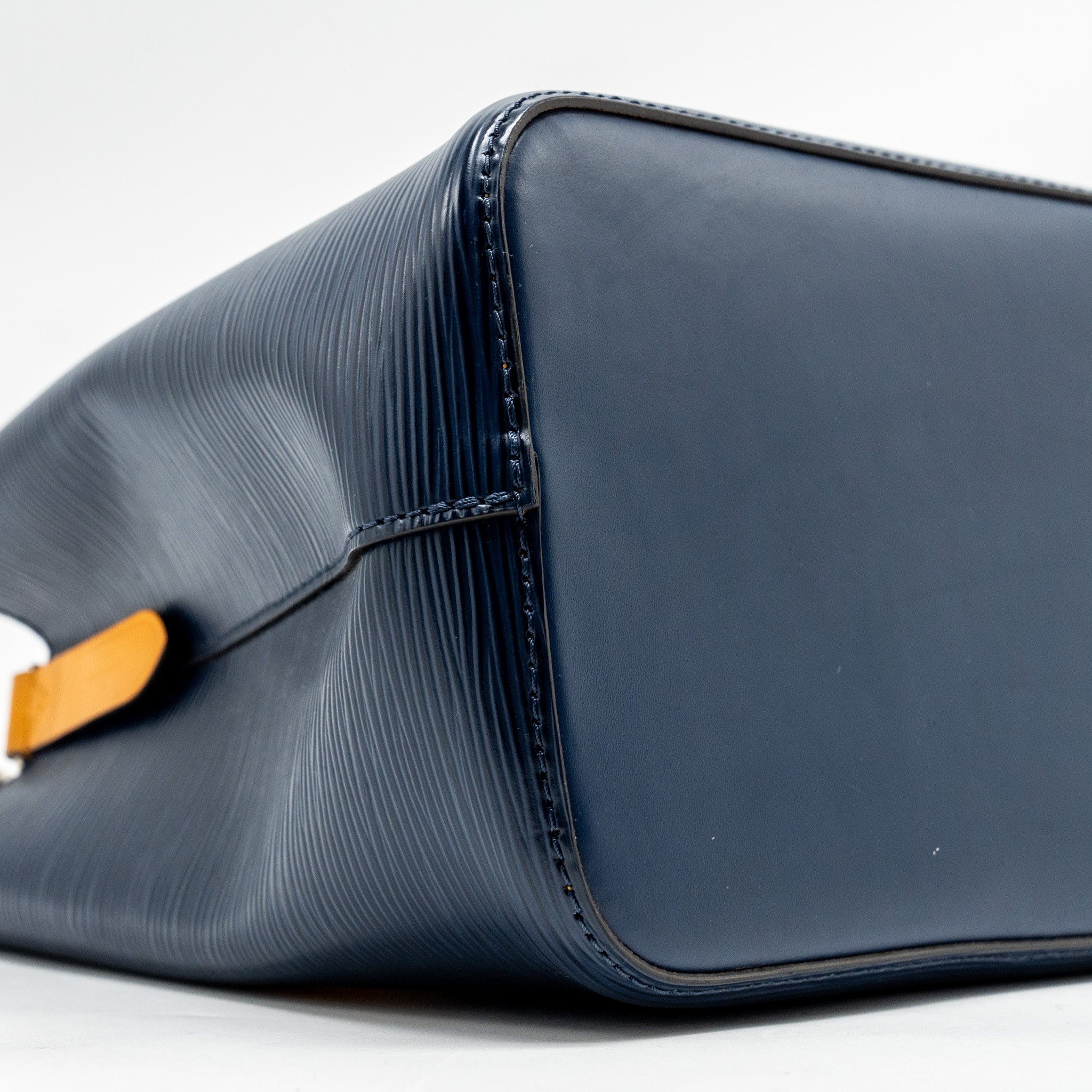 louis-vuitton-neo-noe-bb-epi-leather-navy-yellow-shw