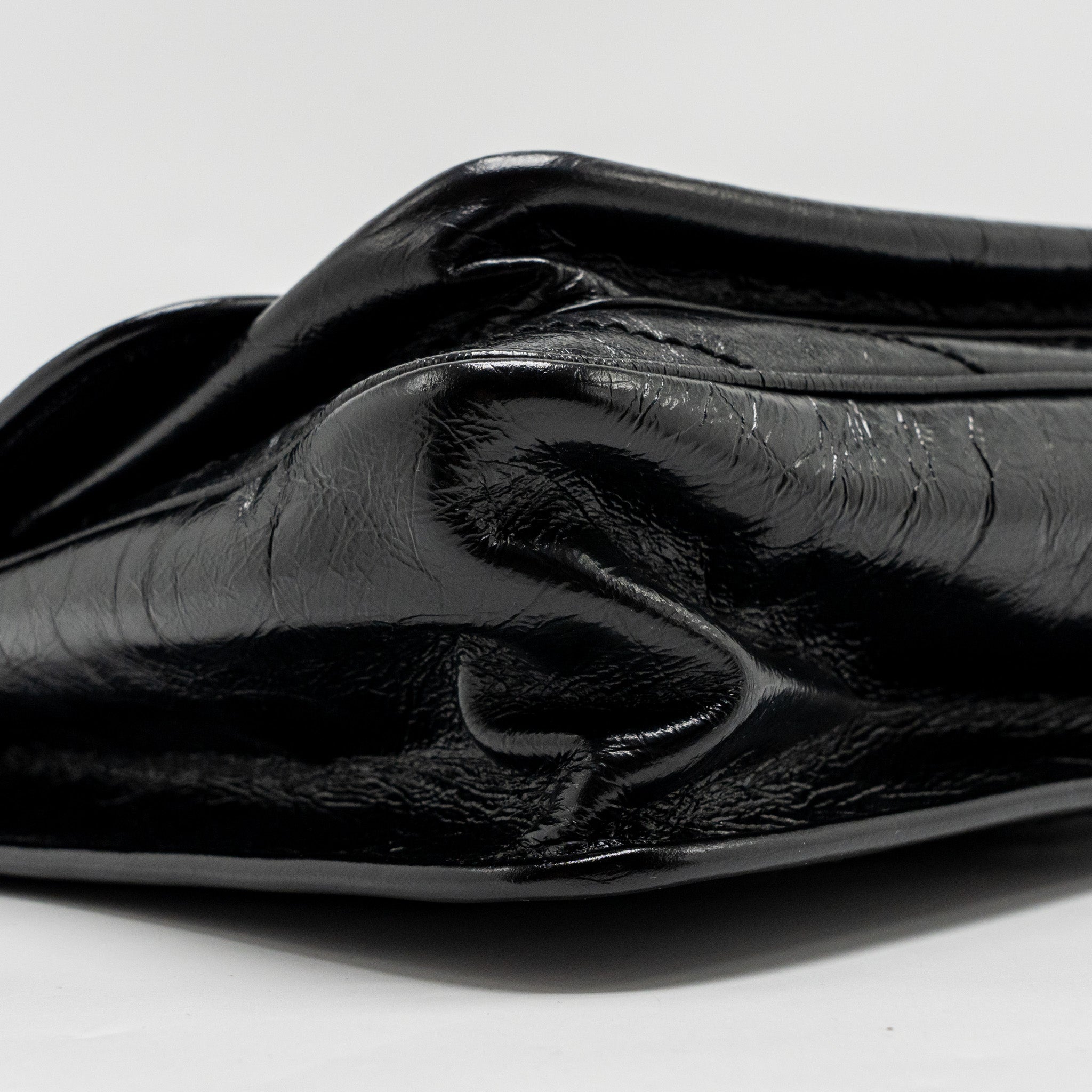 saint-laurent-ysl-medium-niki-bag-vintage-calfskin-black-shw