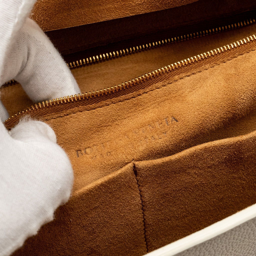 bottega-veneta-large-arco-tote-bag-grained-calfskin-white-ghw