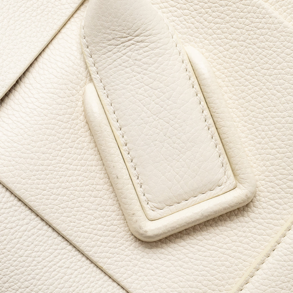 bottega-veneta-large-arco-tote-bag-grained-calfskin-white-ghw