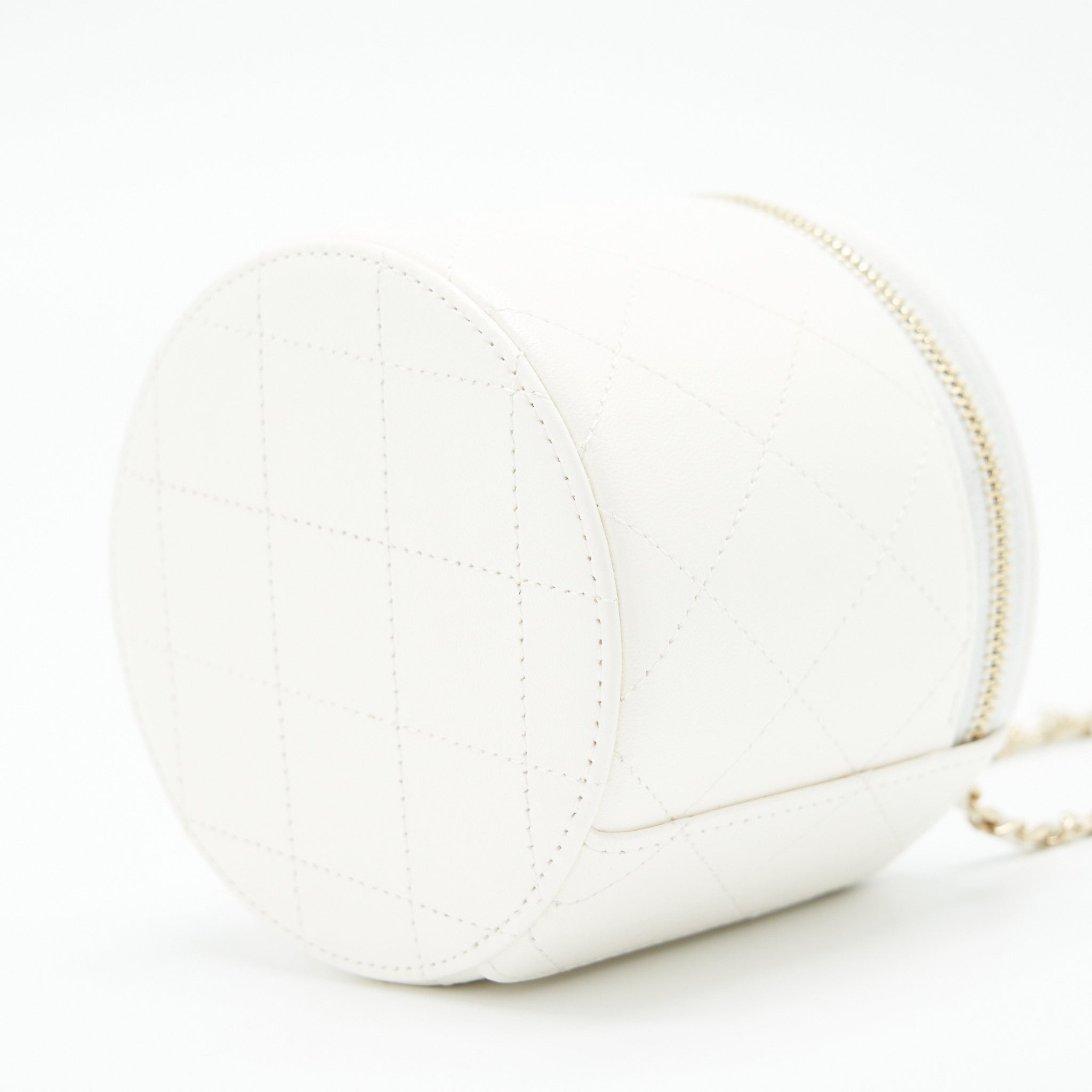 chanel-round-vanity-with-chain-white-black-with-lghw