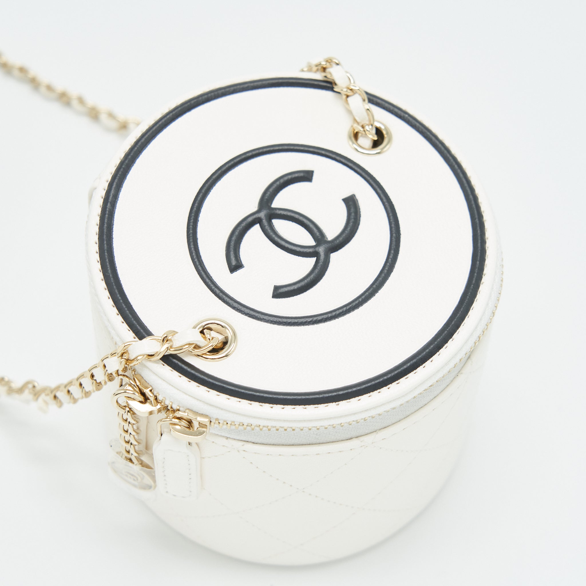 chanel-round-vanity-with-chain-white-black-with-lghw